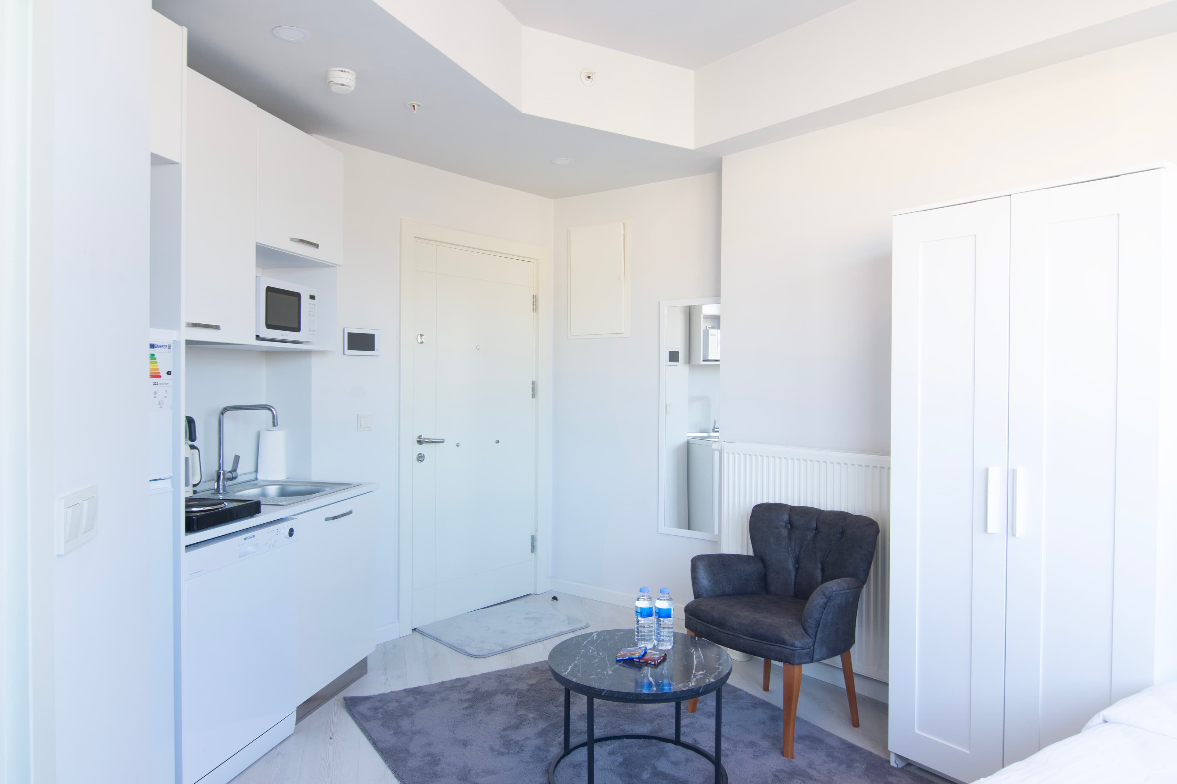 28th Floor cozy Studio — image 5