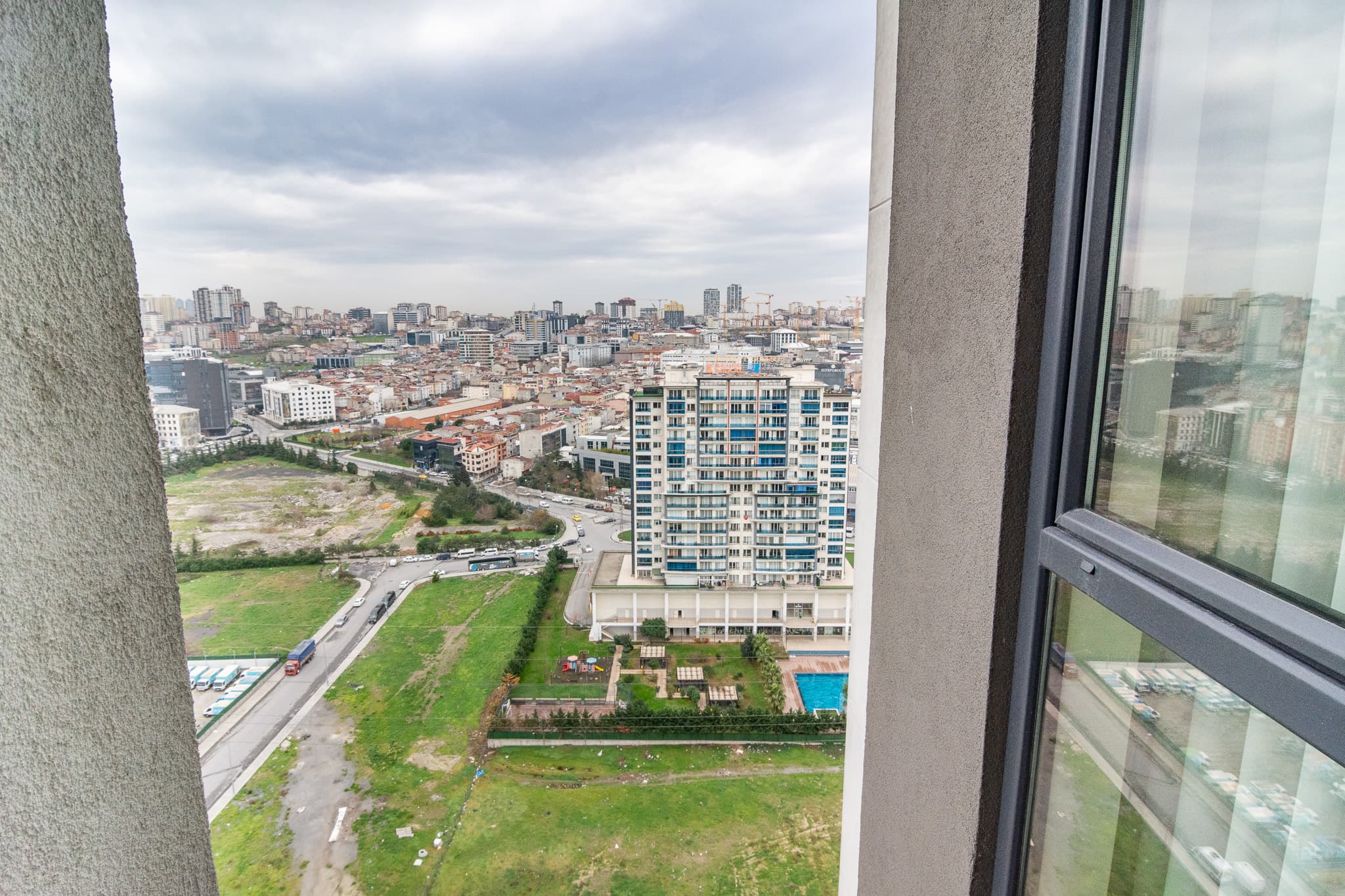 شقة عصرية بغرفتي نوم مع إطلالة على المدينة، شقة مفروشة في Bağcılar, Istanbul — image 30