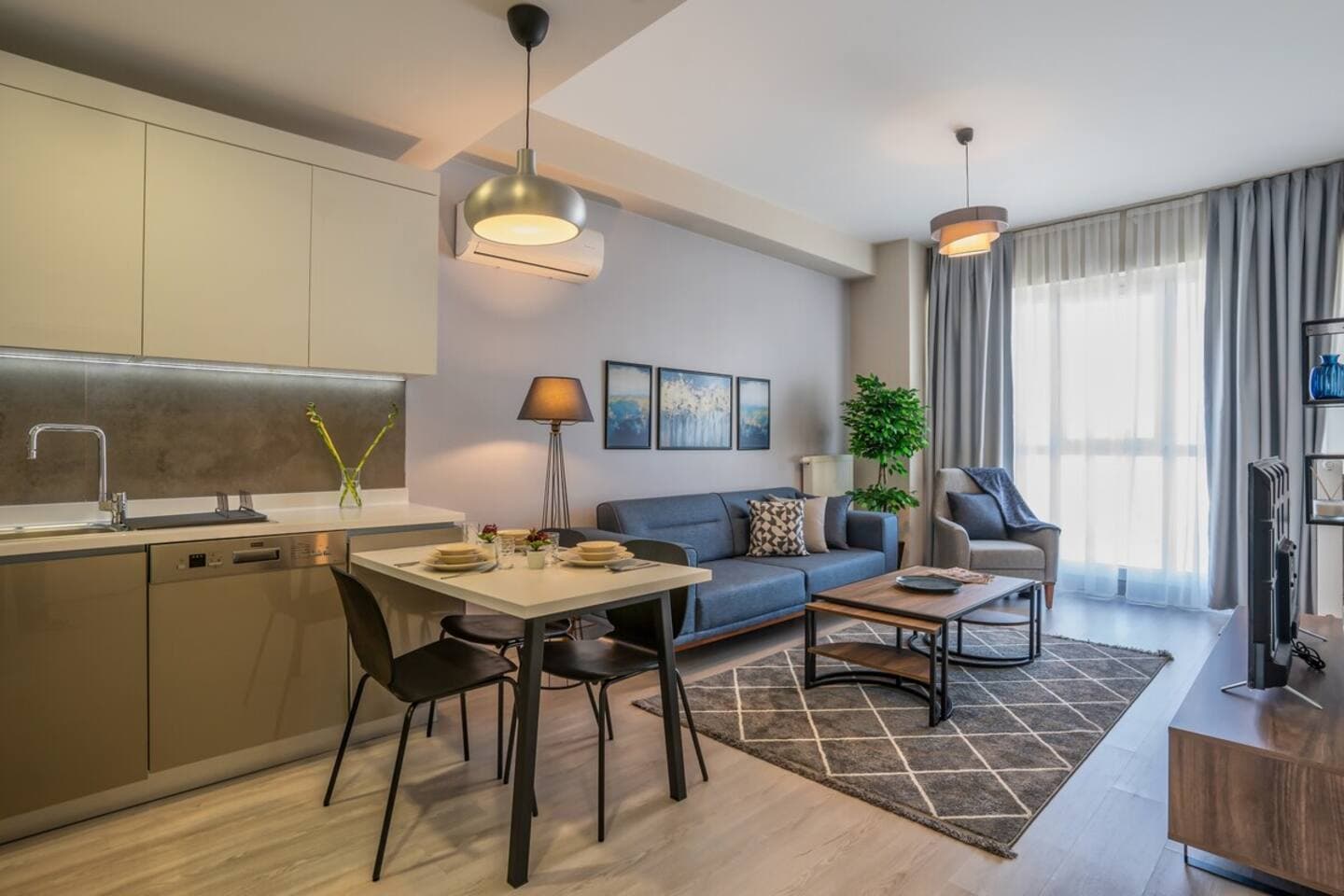 Stylish Urban Apt- Soak Up the City's Vibes, möbliertes Apartment in Bağcılar, Istanbul