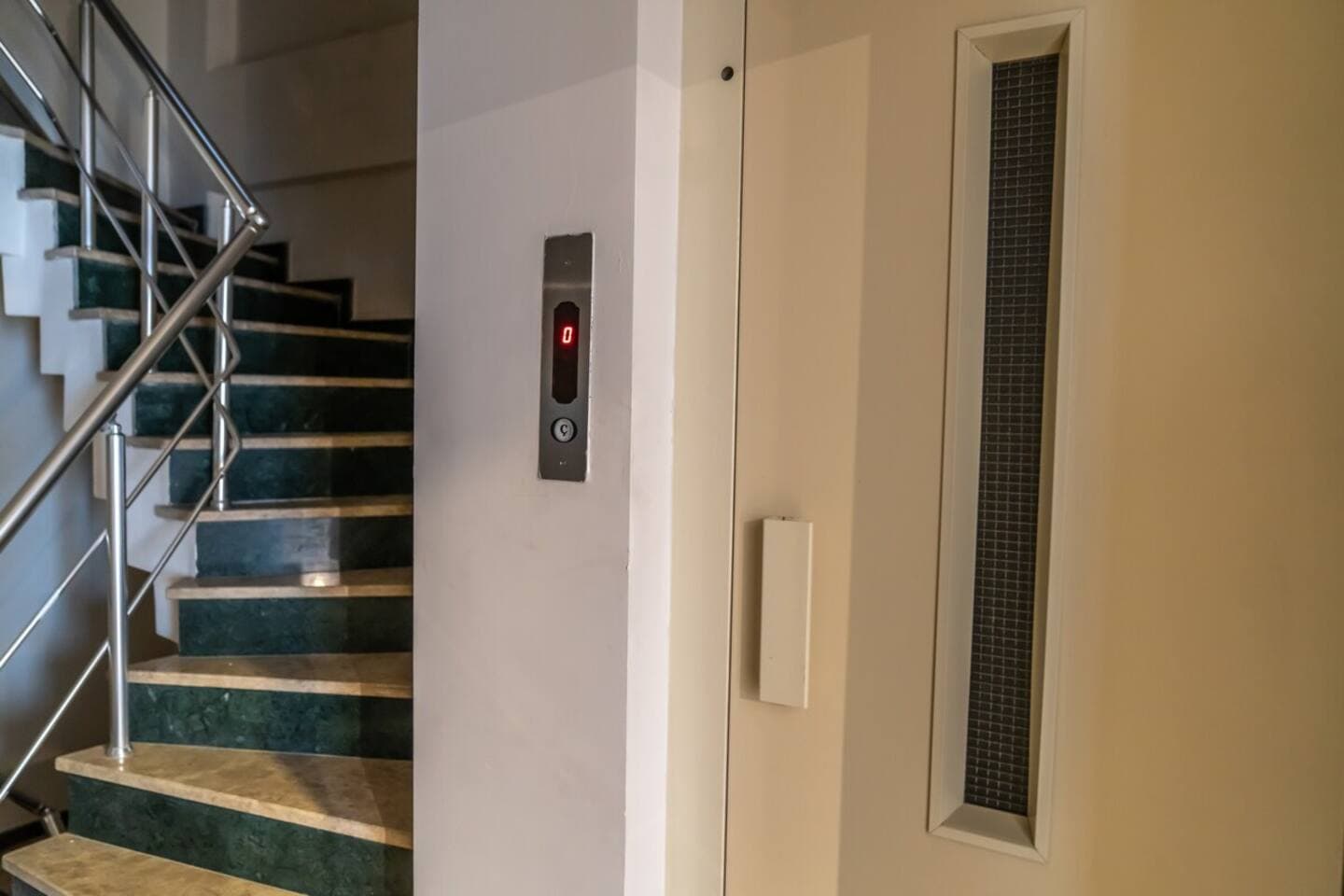 Charming City Apt - near Axis Mall - Image 18