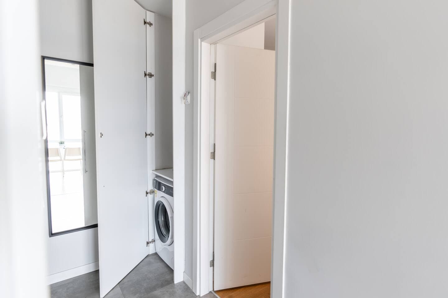 Near Airport Metro 1-Bdr Apt  Wi-Fi/Pool/Gym, möbliertes Apartment in Kağıthane, Istanbul — image 16