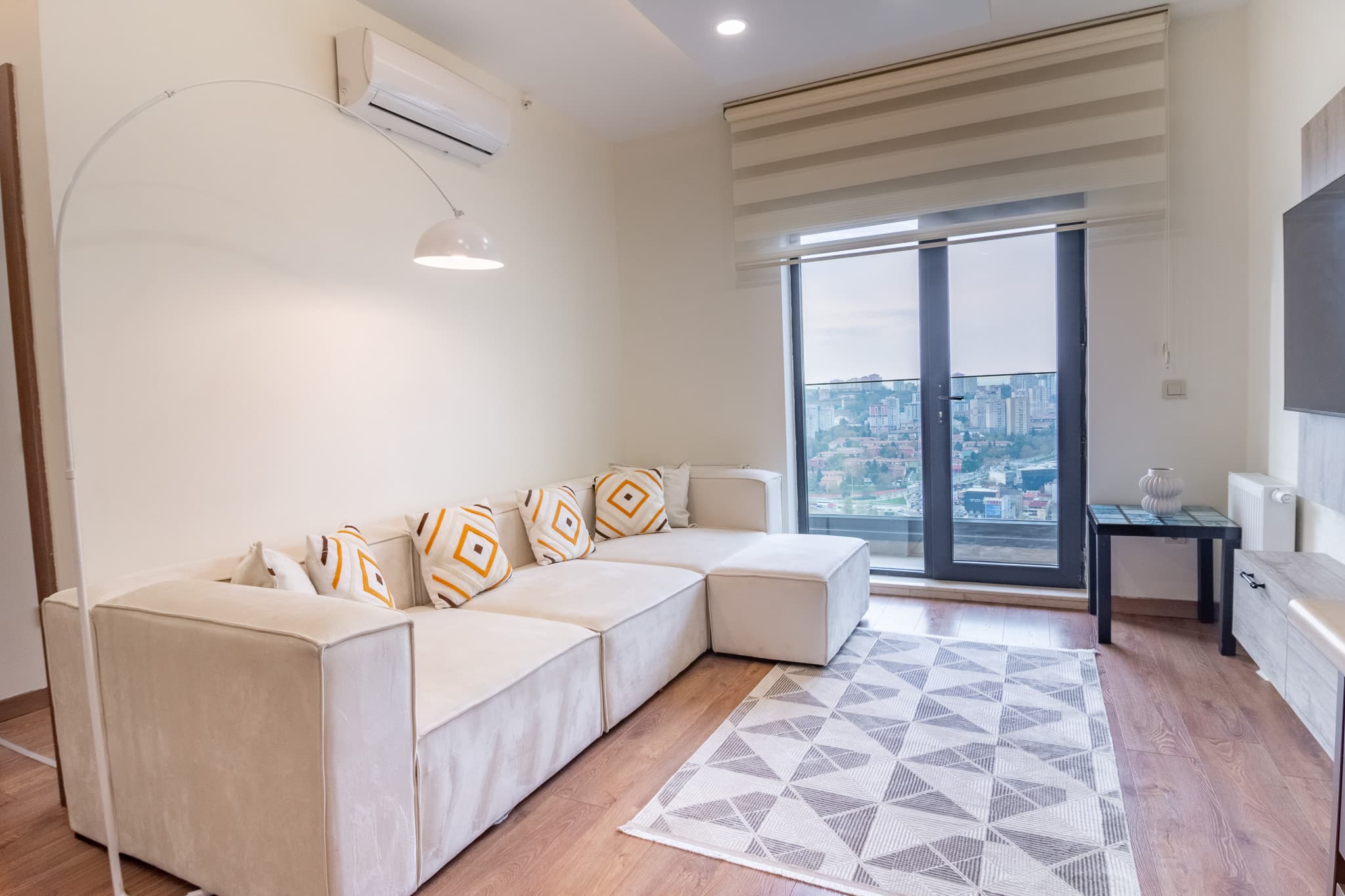 Spacious 1BR with City View — image 1