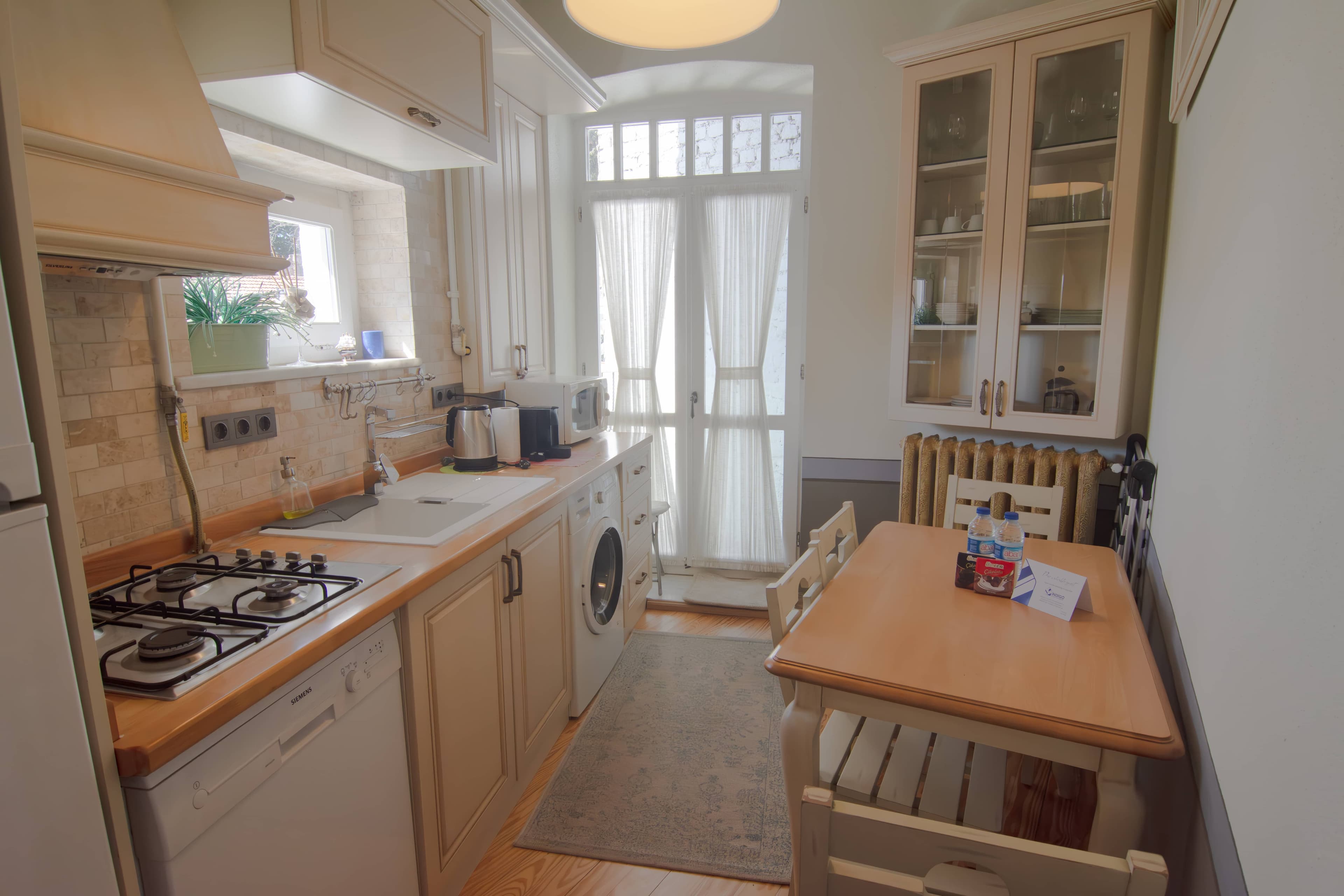Stylish City Getaway-Explore the Urban Delights, möbliertes Apartment in Beyoğlu, Istanbul — image 16