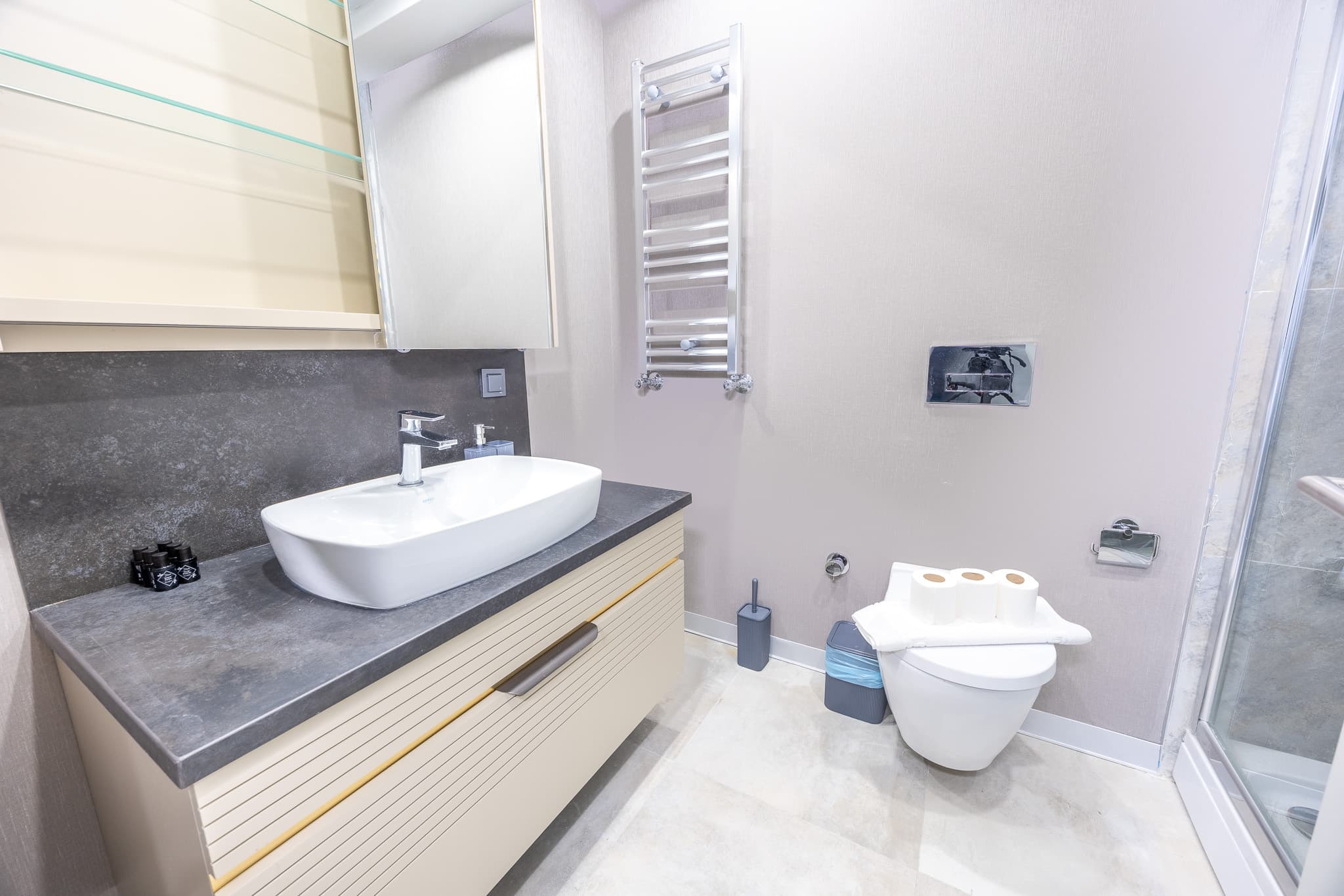 Elegant 3 bdr apartment with balcony  — image 21