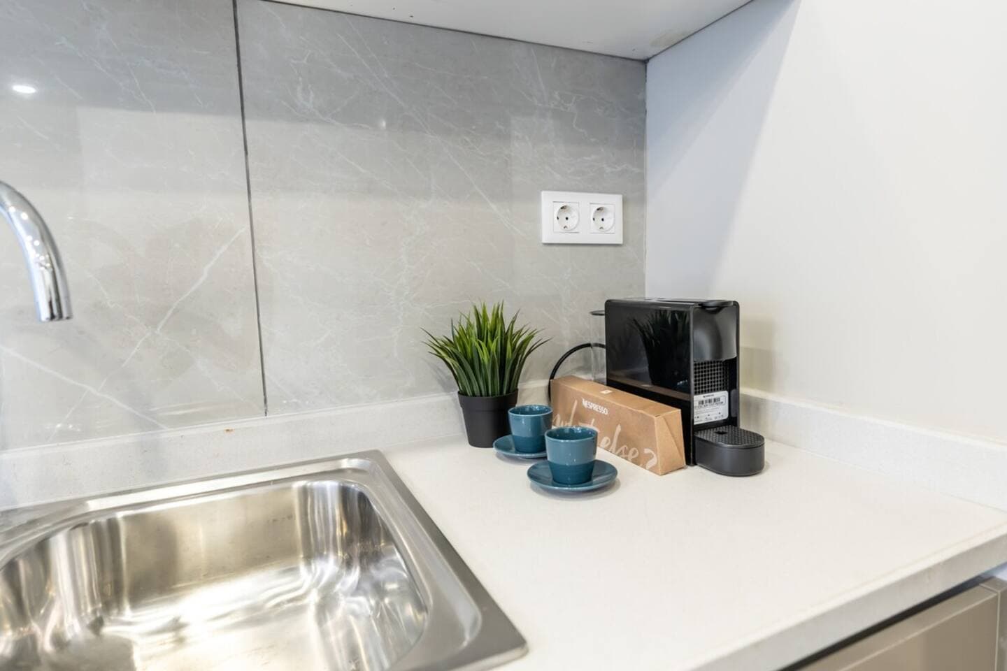 Modern & Fancy 2-Bedroom Apt with Nespresso, möbliertes Apartment in Kağıthane, Istanbul — image 14