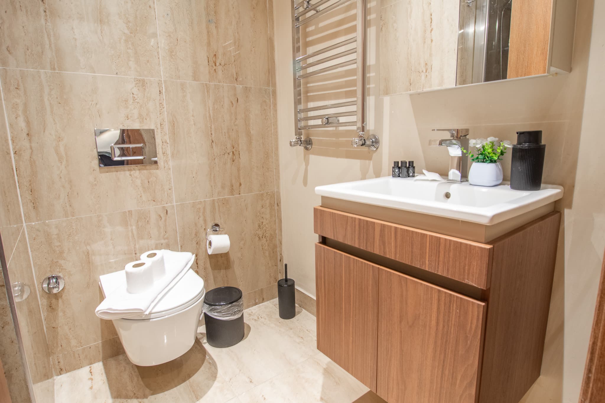 Stylish 1-Bedroom Apartment for City Living, möbliertes Apartment in Bağcılar, Istanbul — image 12