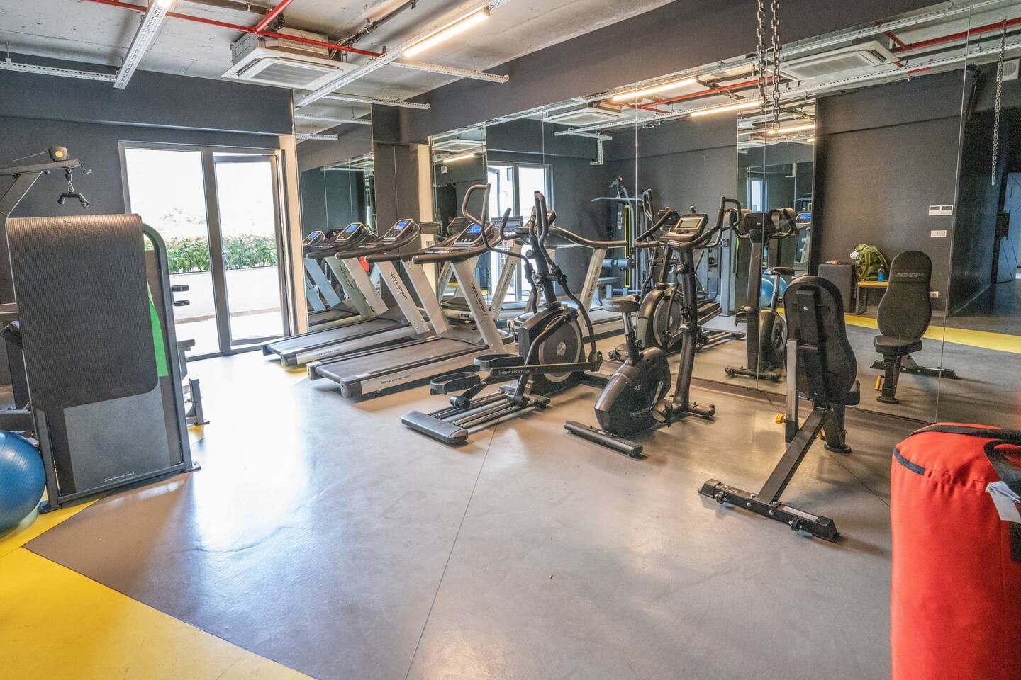 Near Airport Metro 1-Bdr Apt  Wi-Fi/Pool/Gym, möbliertes Apartment in Kağıthane, Istanbul — image 27