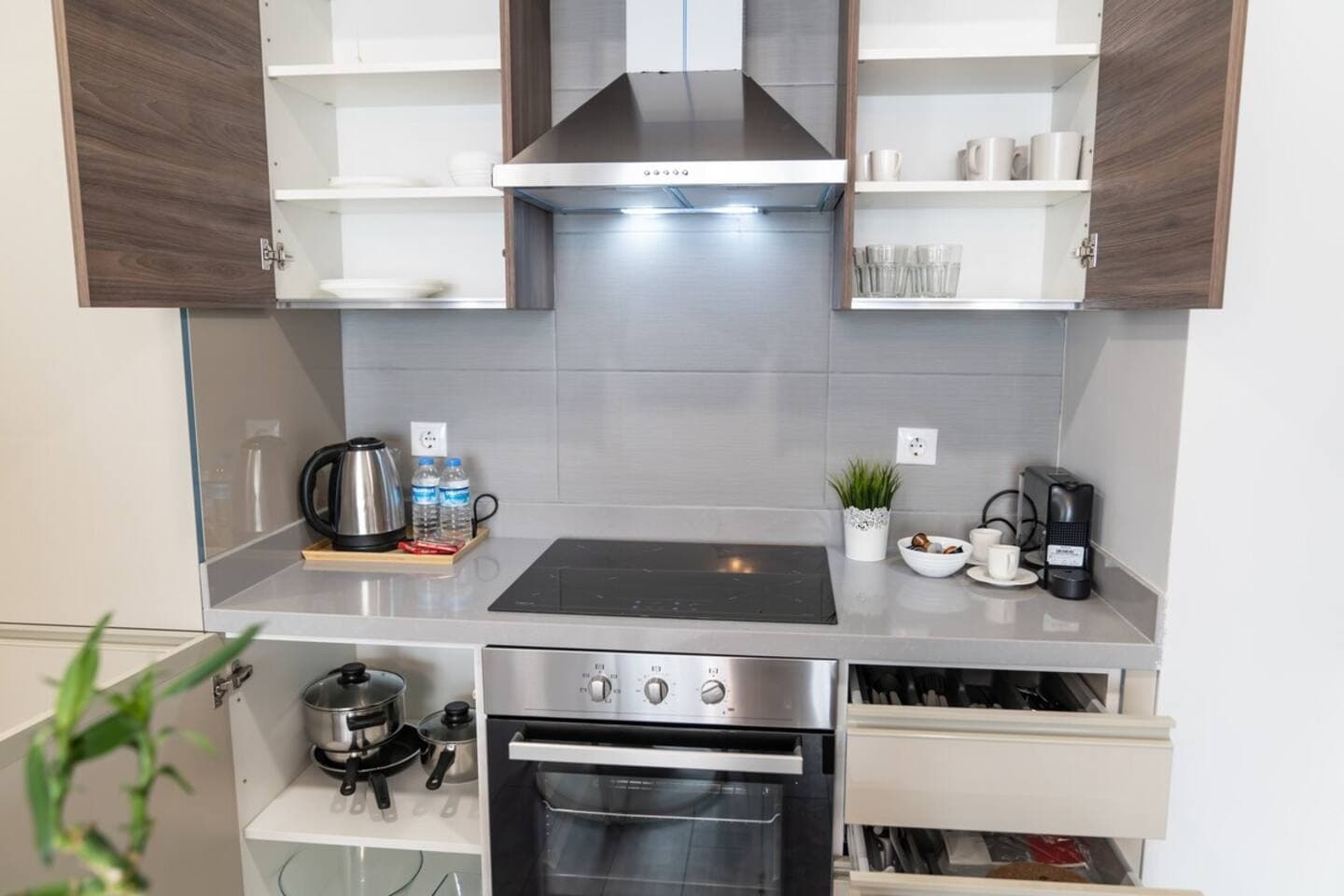 Modern Urban Apt- Relaxation in the City Hustle، شقة مفروشة في Kadıköy, Istanbul — image 12