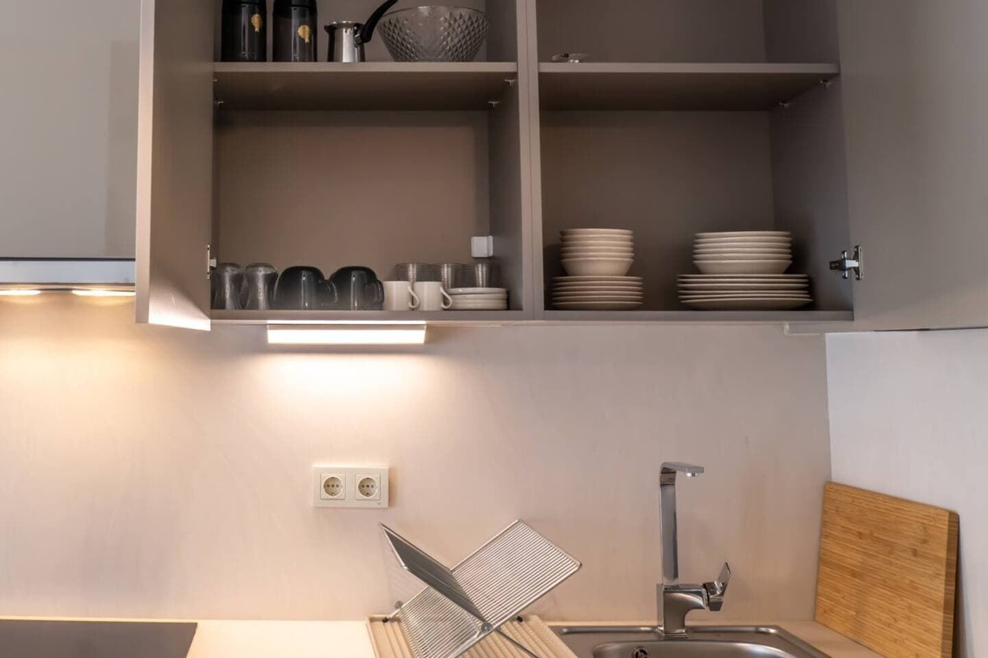 Charming and Cozy 1-Bedroom: Explore the City — image 13