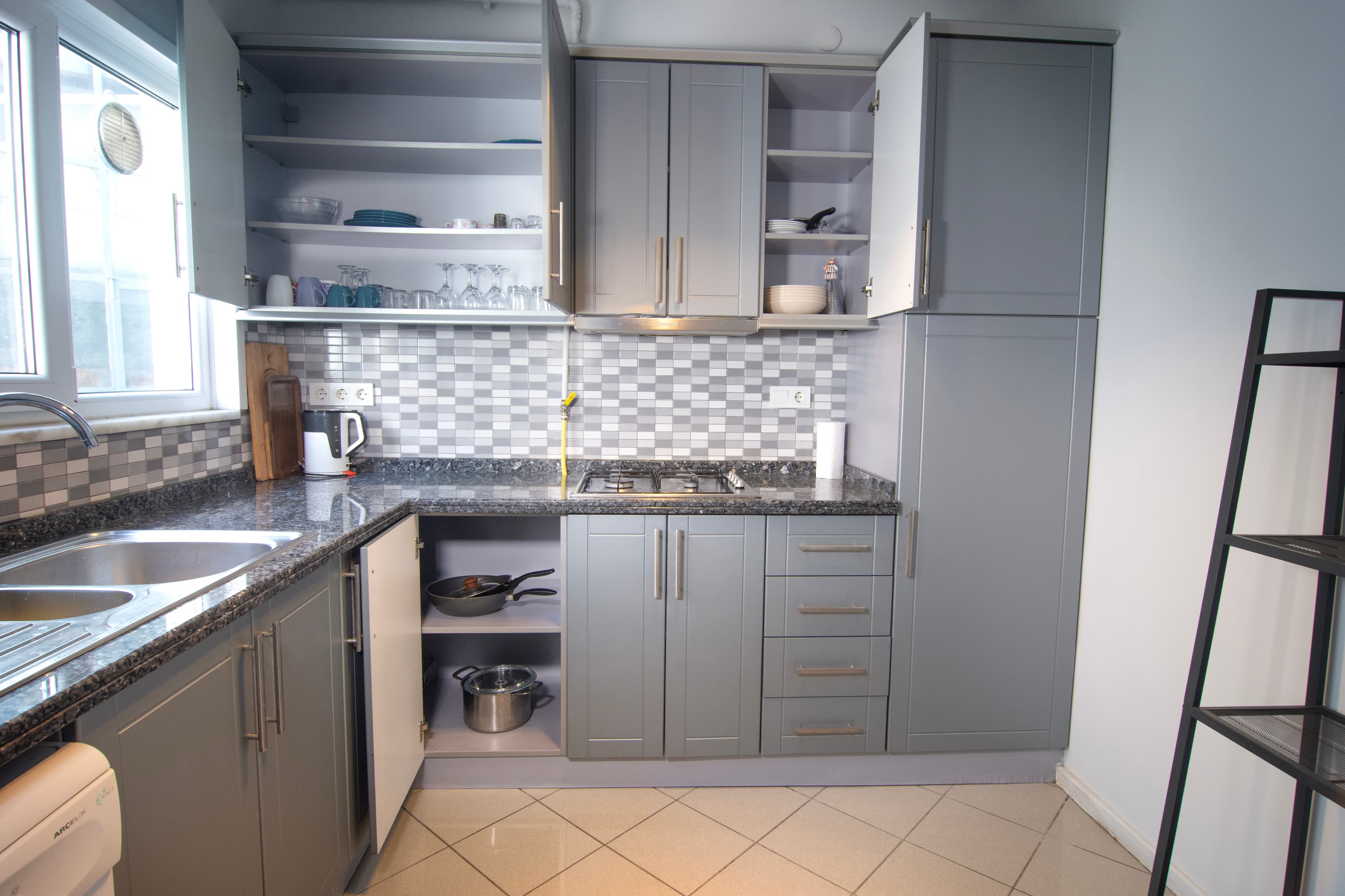 4min to Osmanbey 2 BR apart,4th floor with balcony — image 15