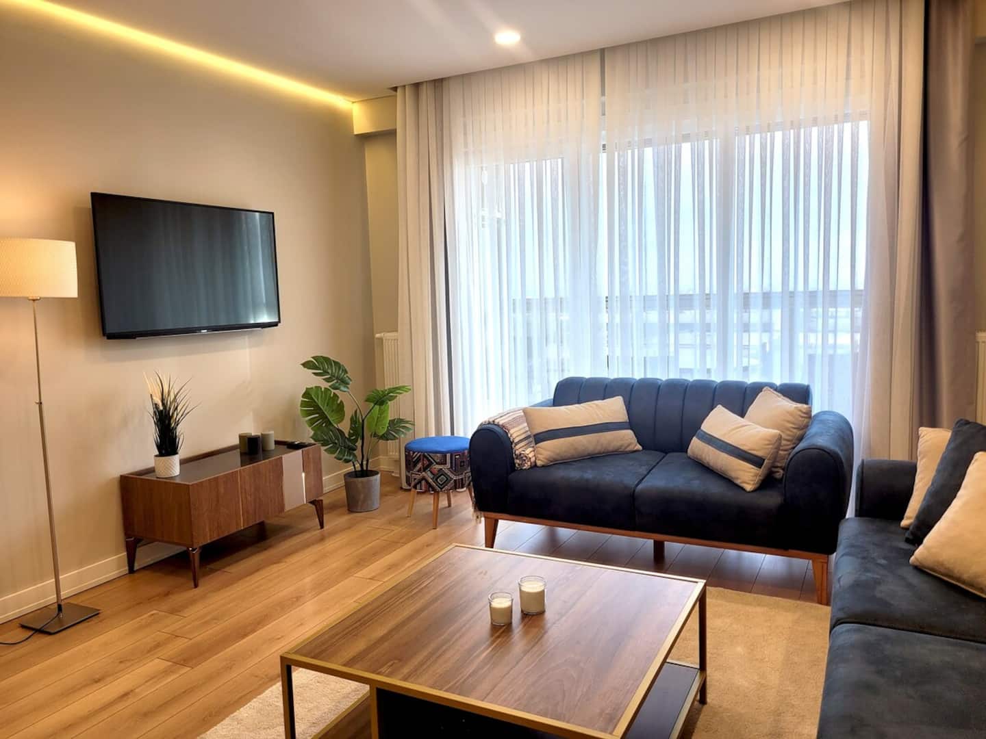 Relax Unwind: Inviting 2BR Apt, Cozy Interiors, apartamento amueblado en Küçükçekmece, Istanbul — image 3