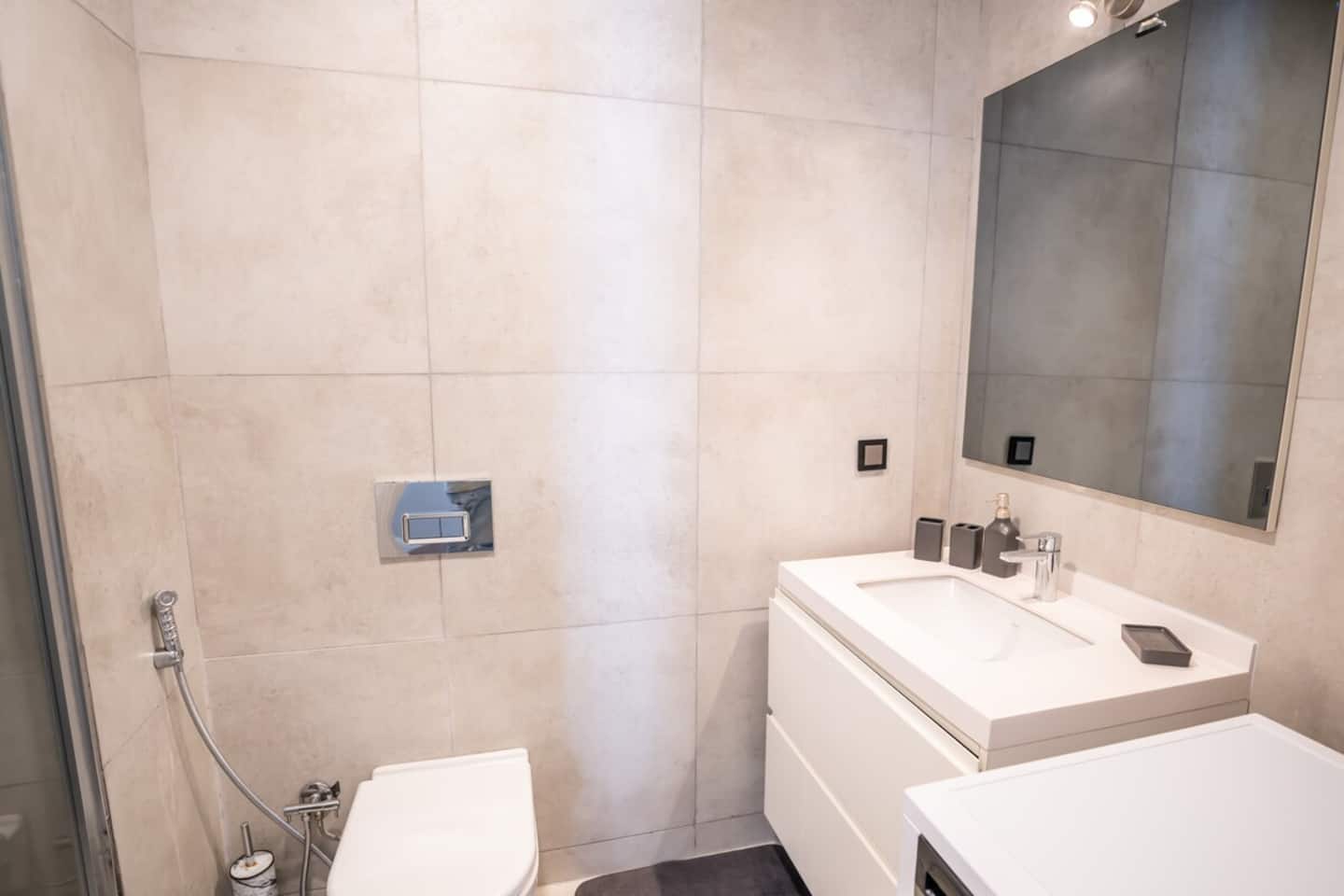 Stylish Retreat: Cozy 2BR Apt، شقة مفروشة في Bağcılar, Istanbul — image 15