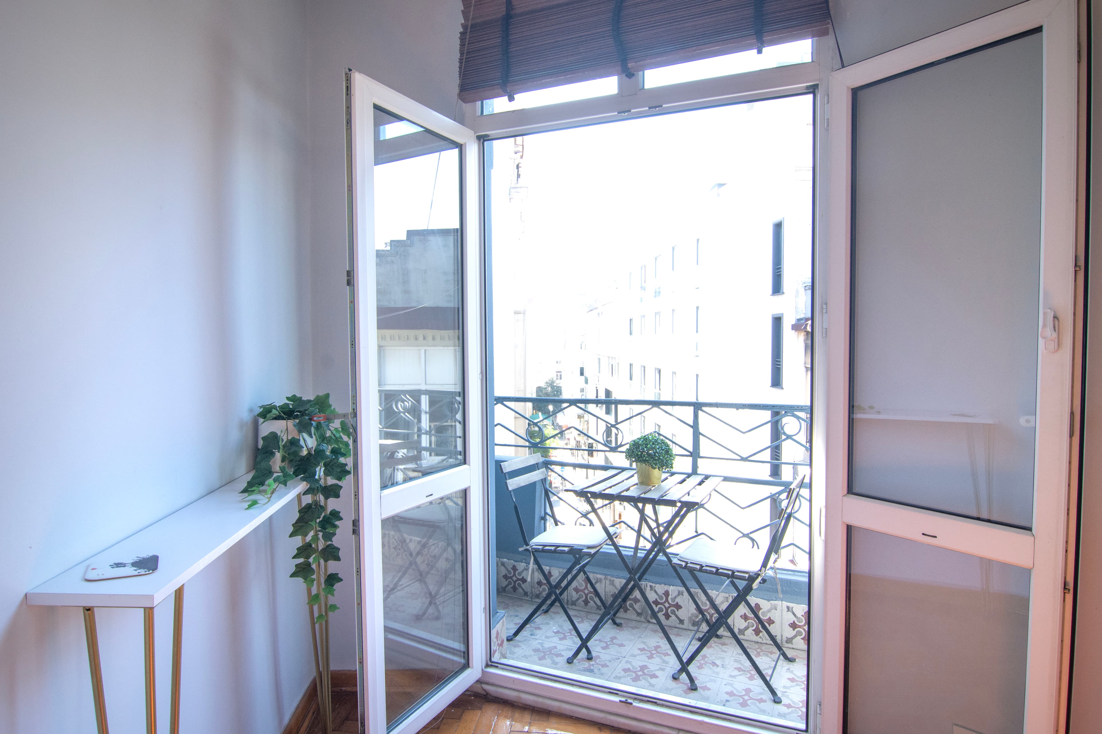 4min to Osmanbey 2 BR apart,4th floor with balcony — image 5