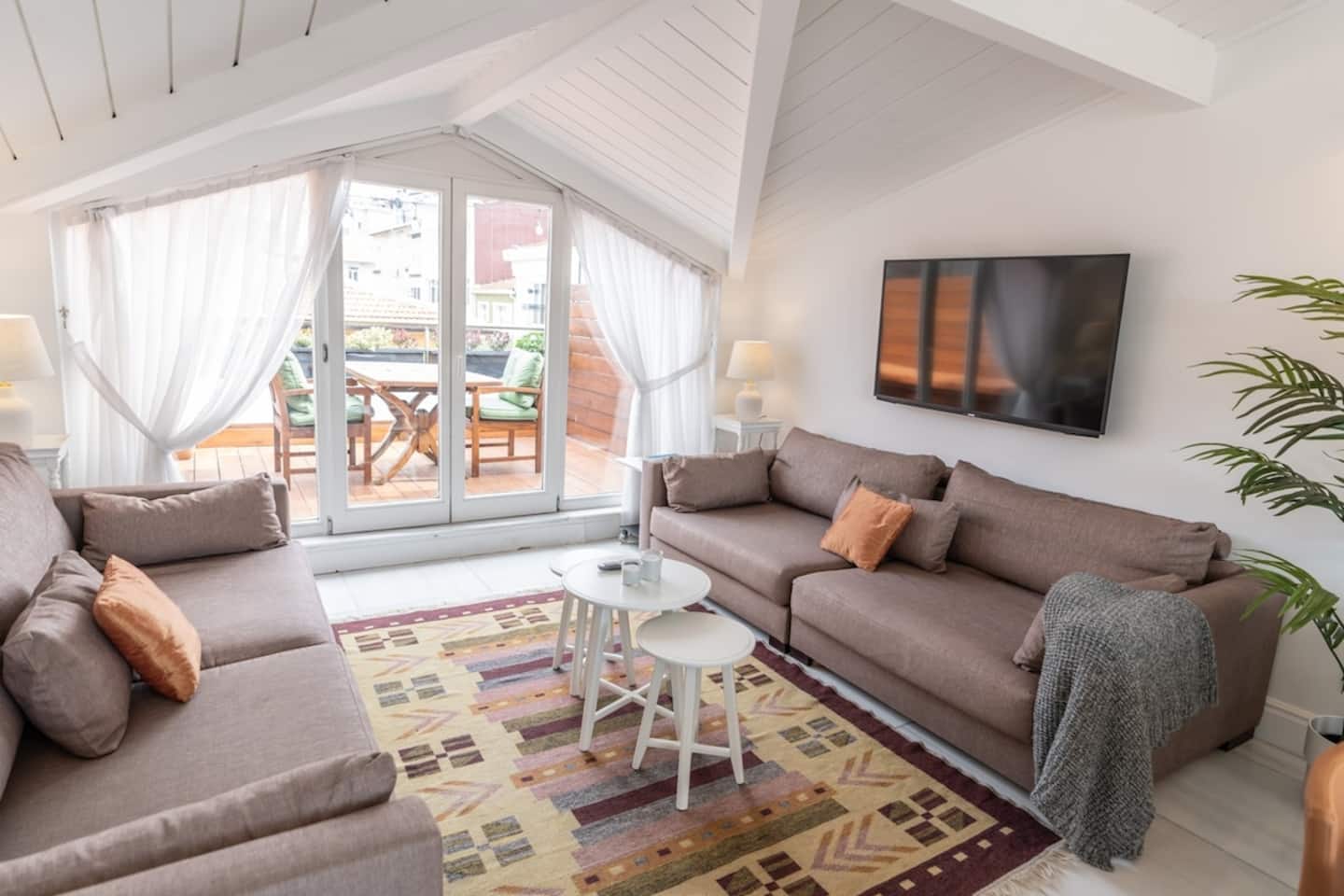 Stylish Duplex in Beyoğlu with Private Terrace , furnished apartment in Beyoğlu, Istanbul — image 2