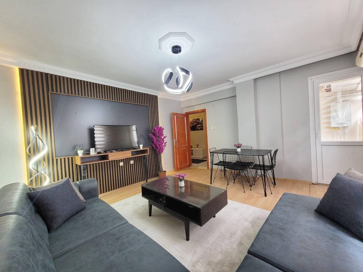 Spacious 3BR Retreat: Modern Comfort — image 1