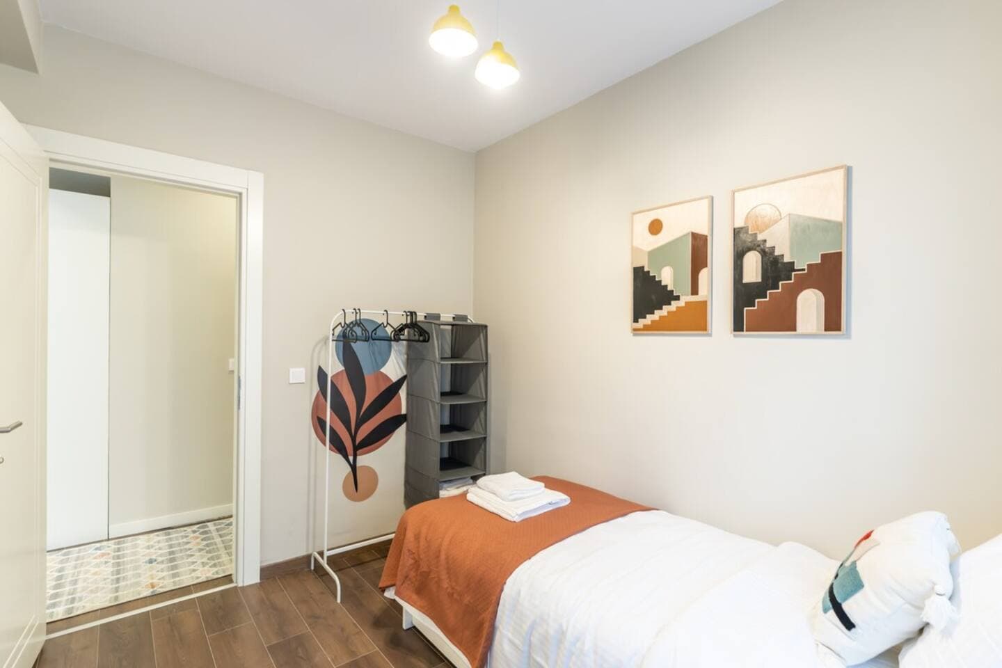 Modern & Fancy 2-Bedroom Apt with Nespresso, möbliertes Apartment in Kağıthane, Istanbul — image 8