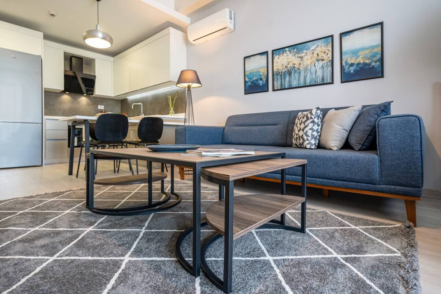 Stylish Urban Apt- Soak Up the City's Vibes, furnished apartment in Bağcılar, Istanbul — image 3