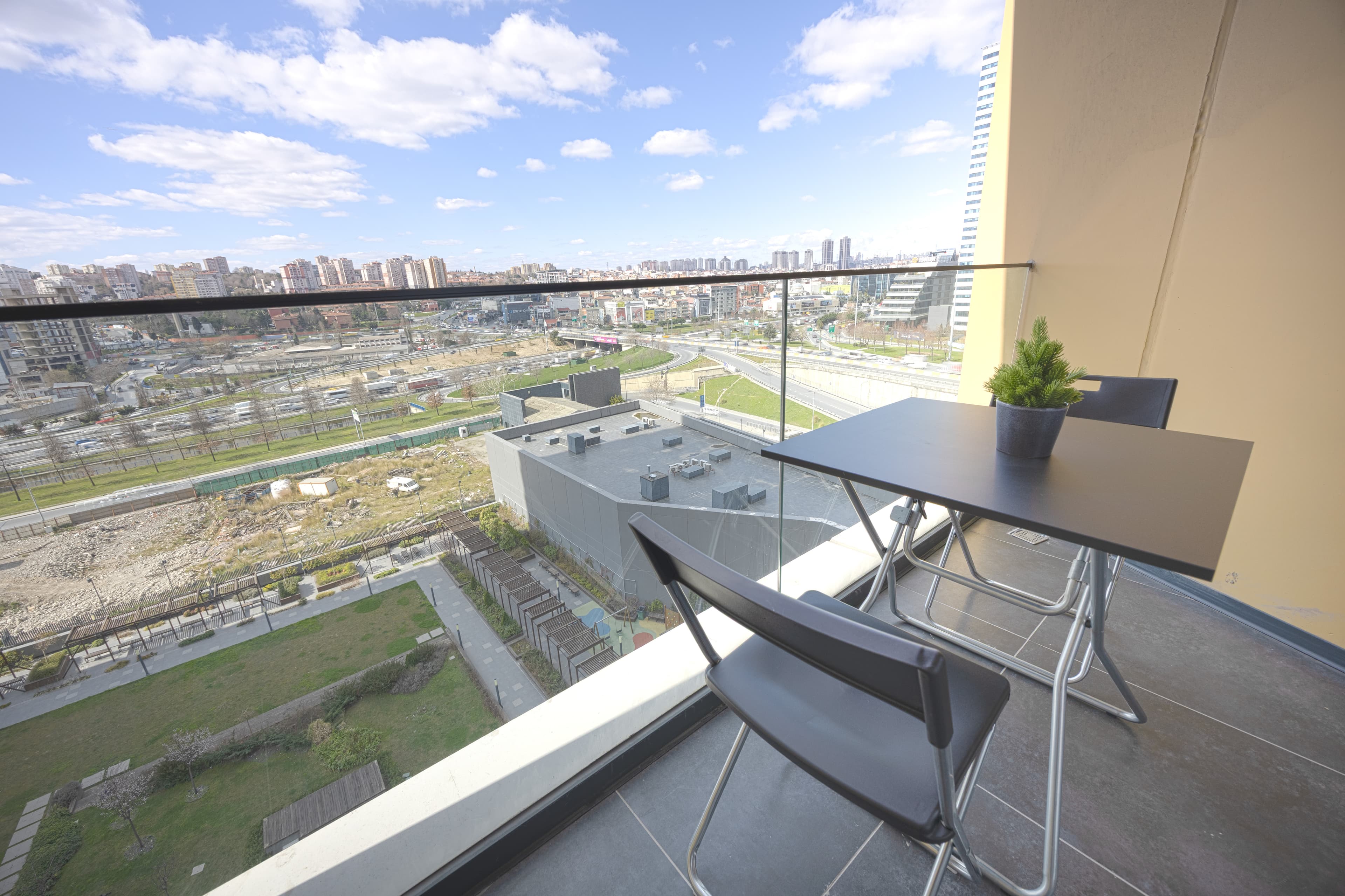 Modern Cozy Apartment with Balcony, appartement meublé à Bağcılar, Istanbul — image 21