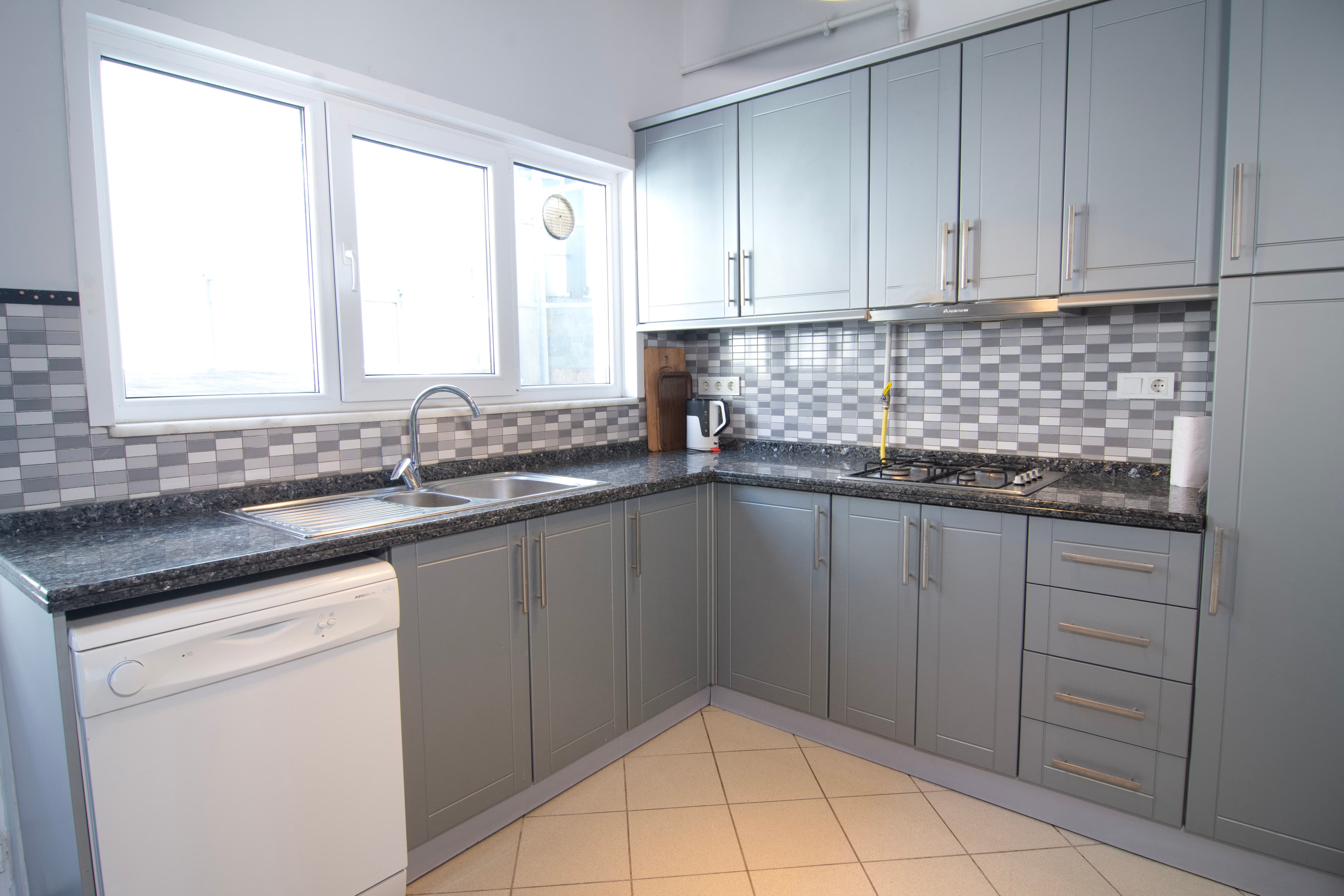 4min to Osmanbey 2 BR apart,4th floor with balcony — image 12