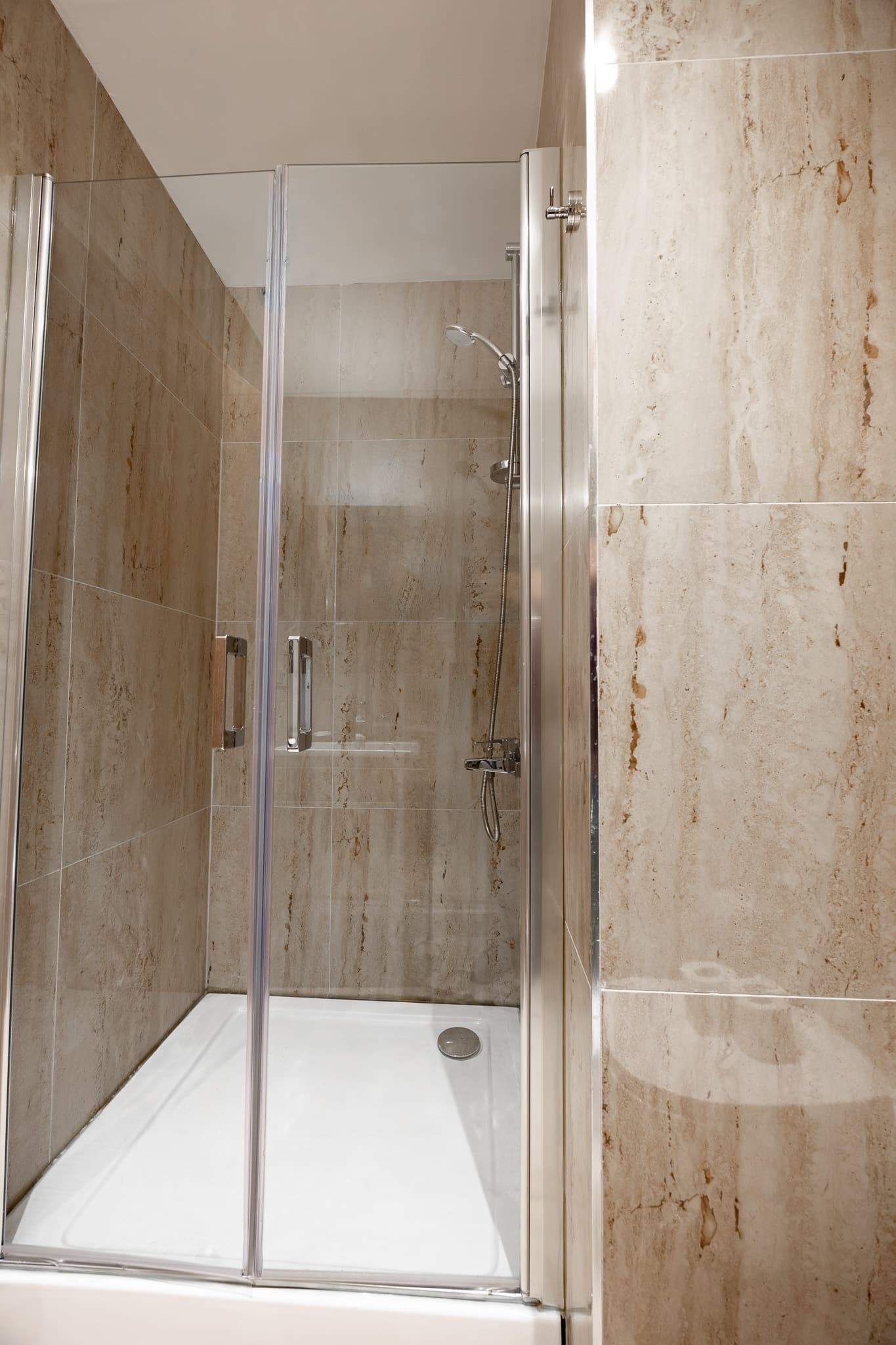 Spacious 1BR with City View ، شقة مفروشة في Bağcılar, Istanbul — image 20