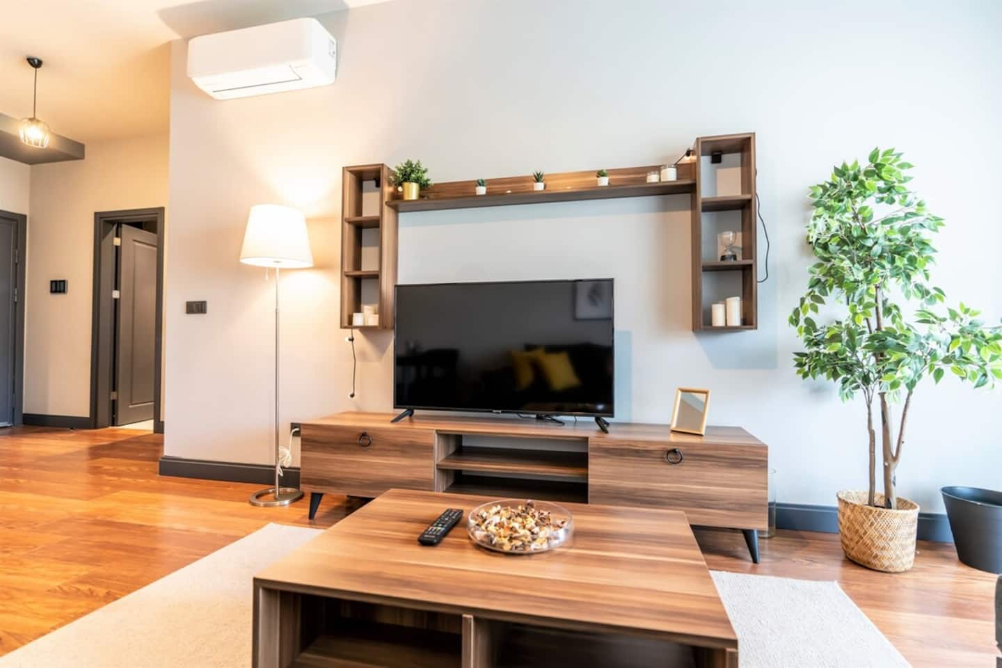 Bright and Modern Apt with Stunning City View, möbliertes Apartment in Beyoğlu, Istanbul — image 16
