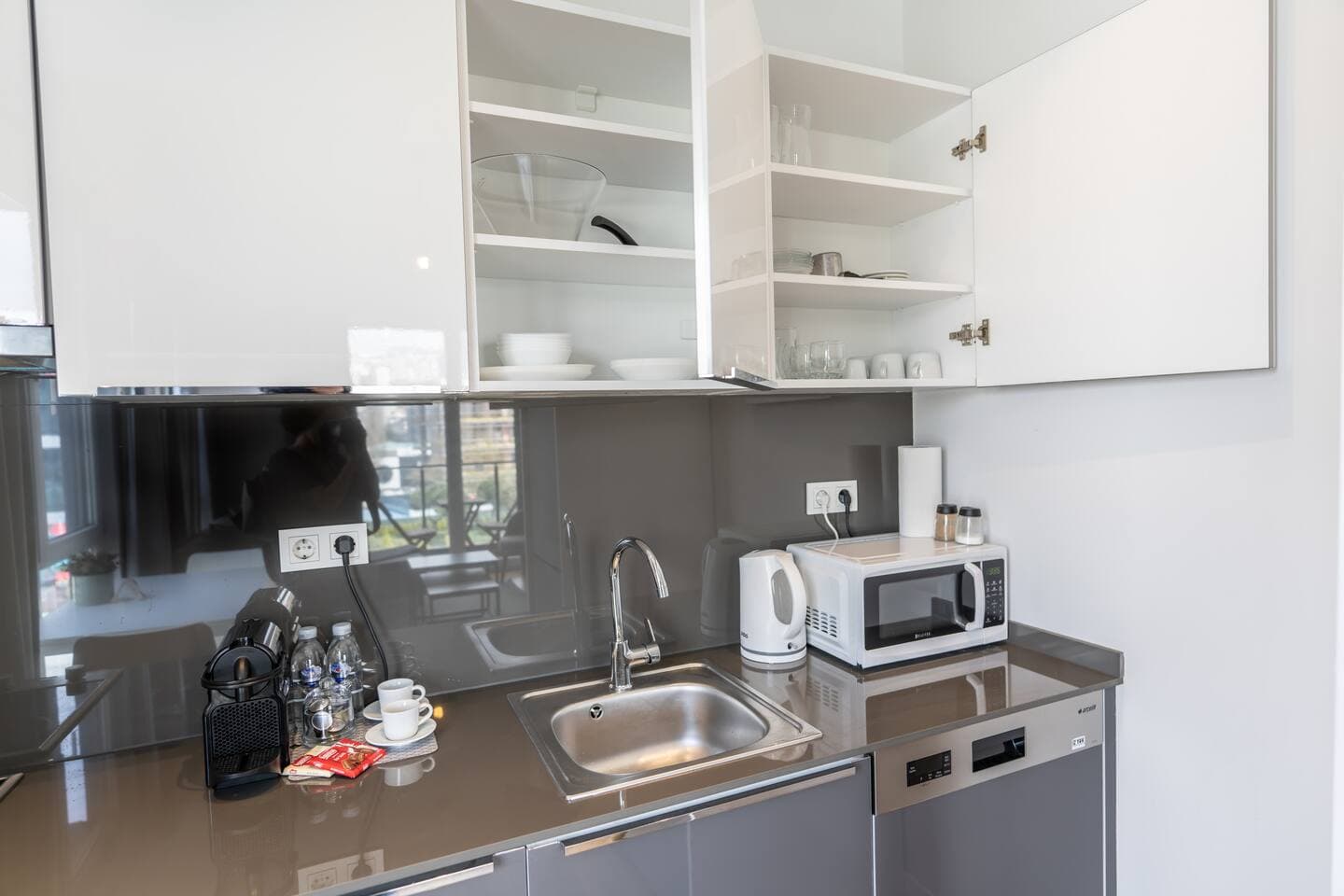 Near Airport Metro 1-Bdr Apt  Wi-Fi/Pool/Gym, möbliertes Apartment in Kağıthane, Istanbul — image 11