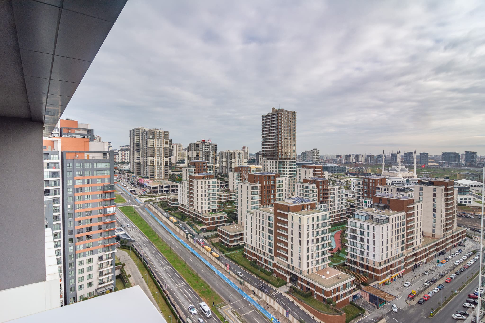Family Home 2bedr with balcony and Panoramic View، شقة مفروشة في Başakşehir, Istanbul — image 28