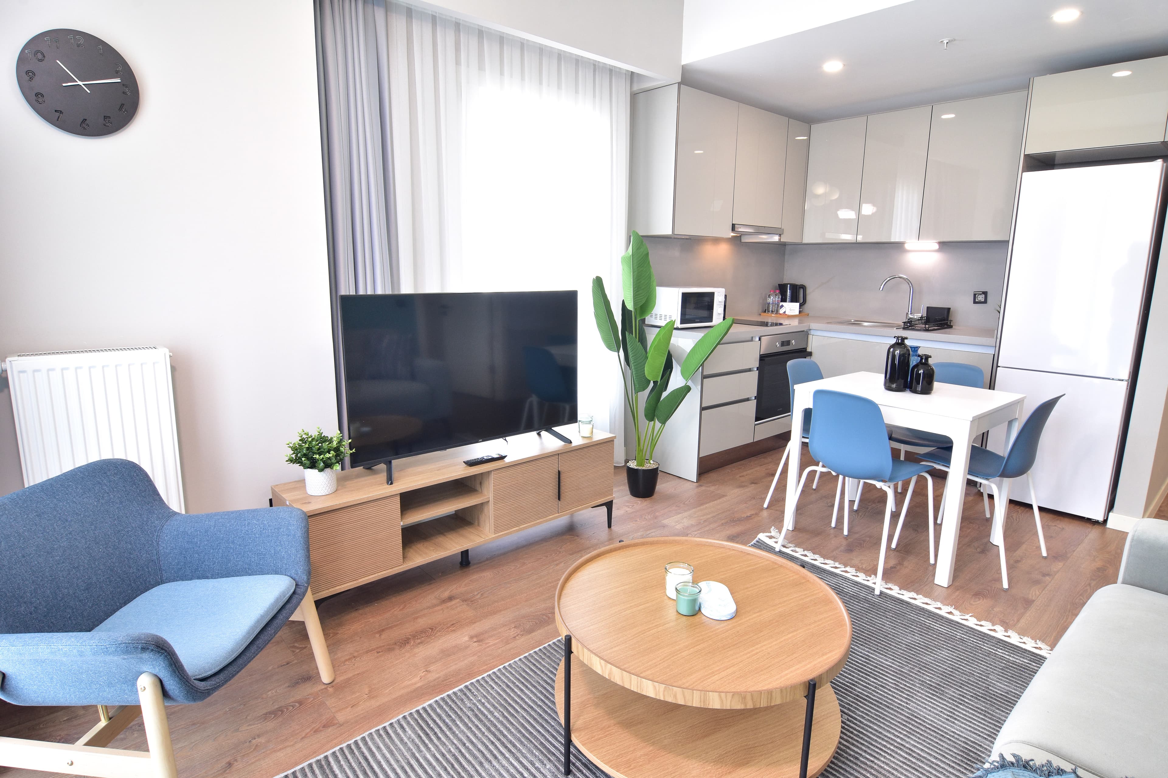 13th floor Brand new cozy 2BR Apt with Balcony — image 2