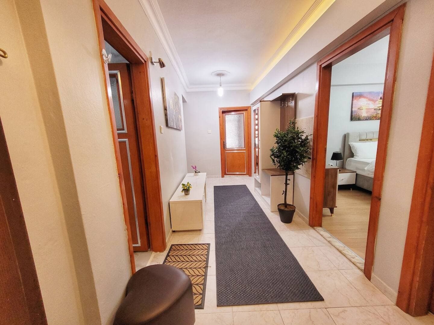 Spacious 3BR Retreat: Modern Comfort — image 8