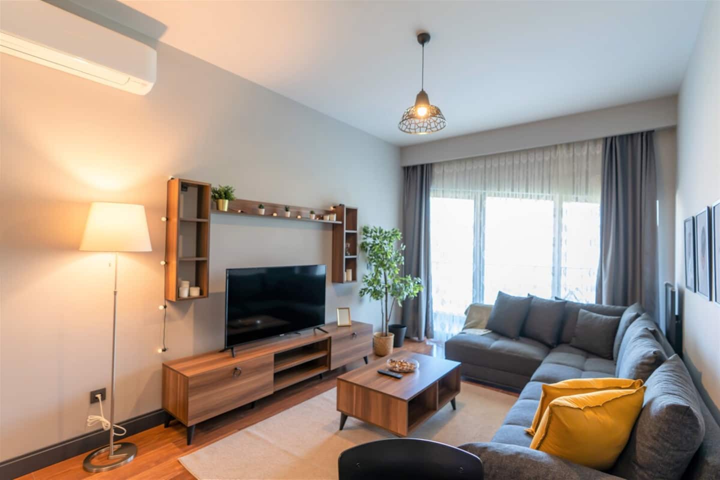 Bright and Modern Apt with Stunning City View, möbliertes Apartment in Beyoğlu, Istanbul — image 2