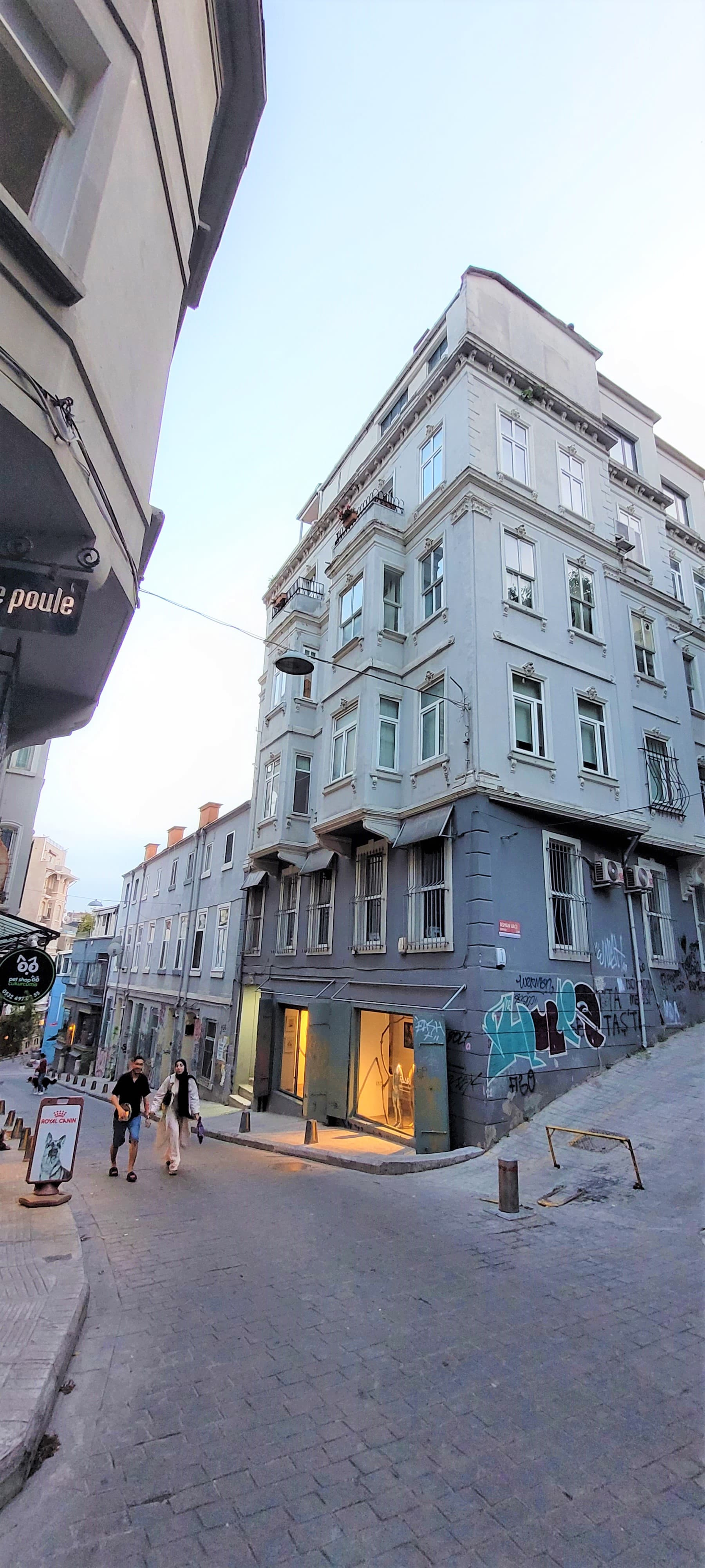 Stylish City Getaway-Explore the Urban Delights, möbliertes Apartment in Beyoğlu, Istanbul — image 34