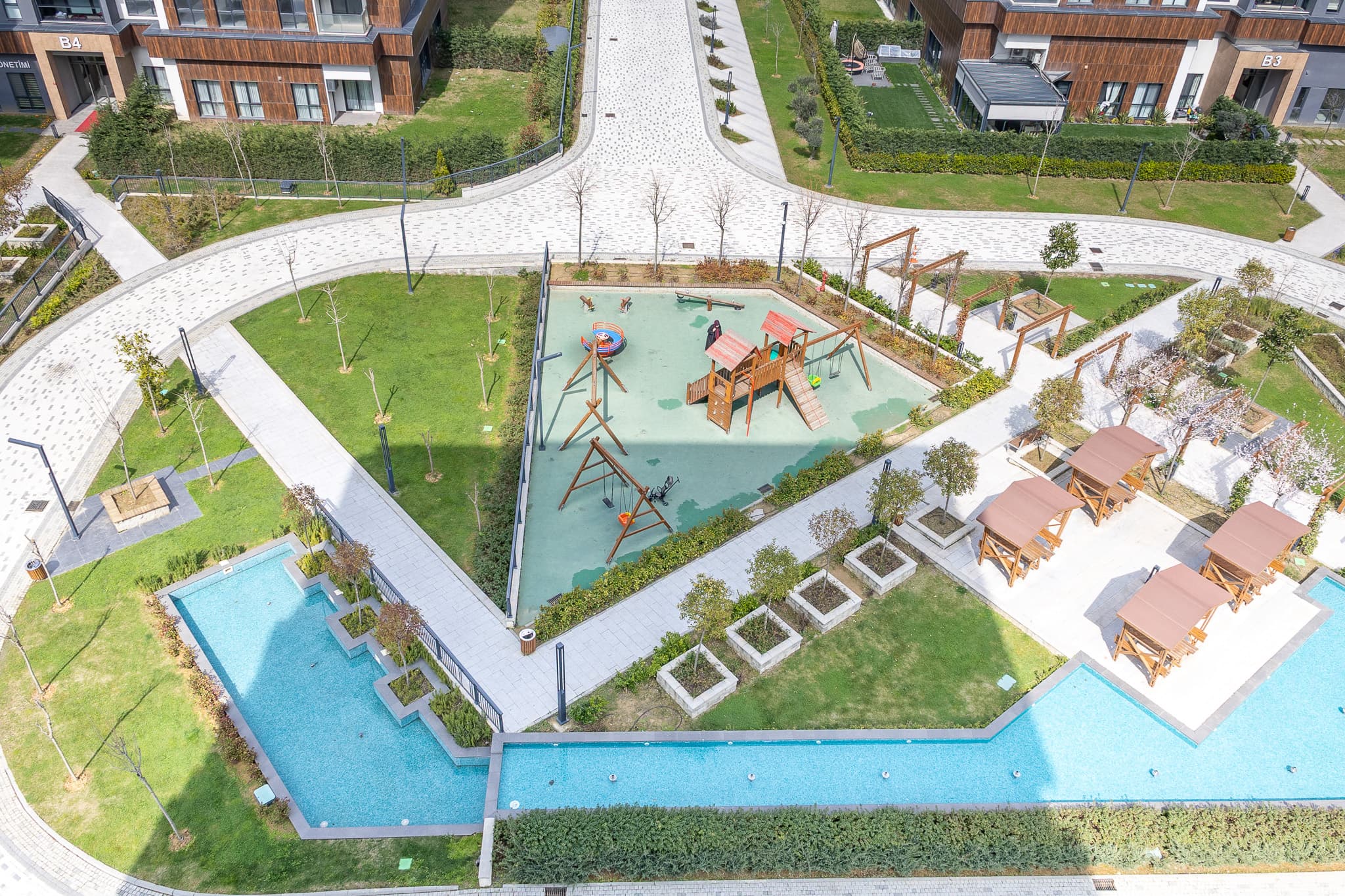 Elegant 3 bdr apartment with balcony  — image 38