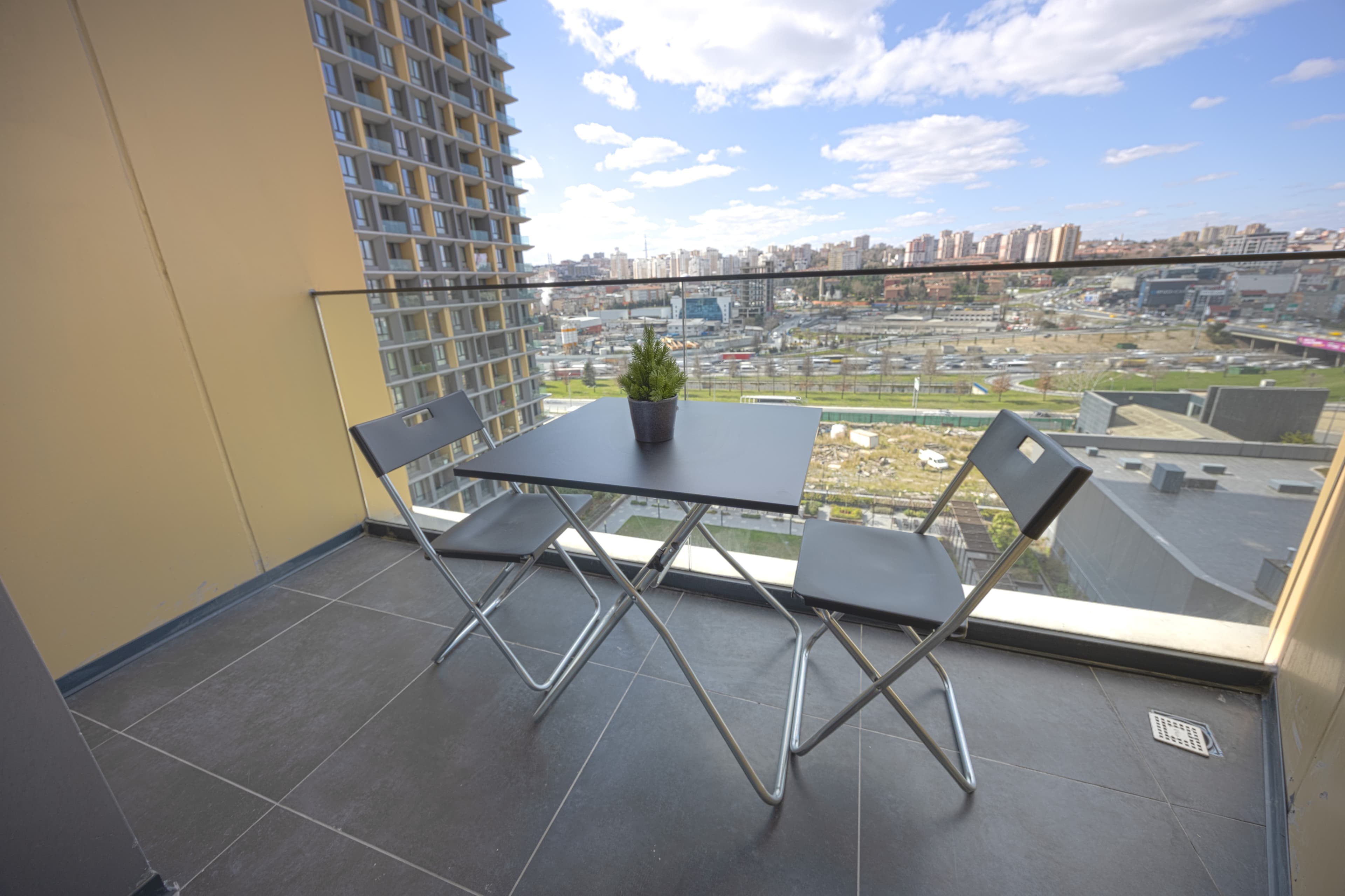 Modern Cozy Apartment with Balcony, appartement meublé à Bağcılar, Istanbul — image 5