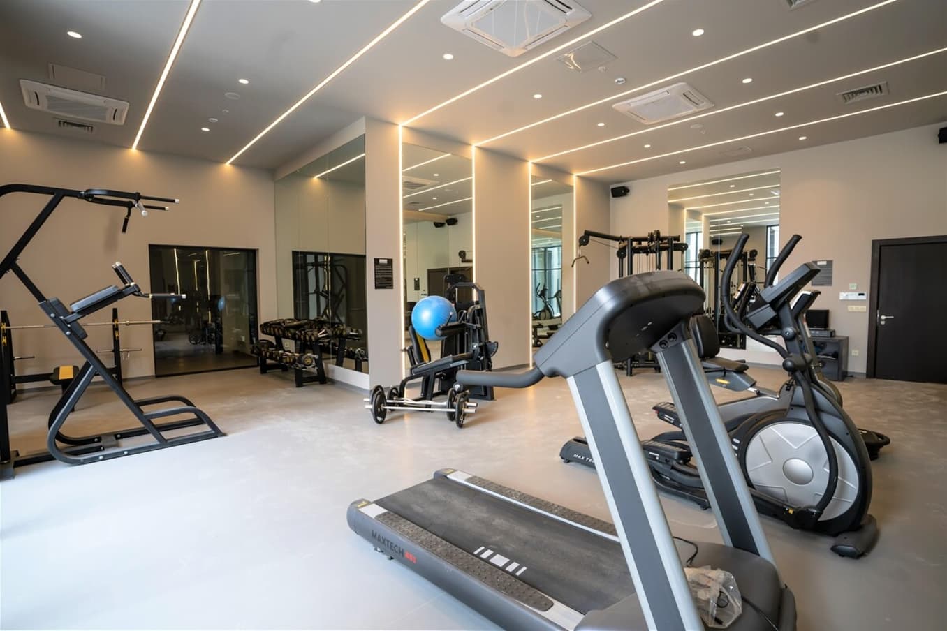 Spacious 1BR with City View — image 23