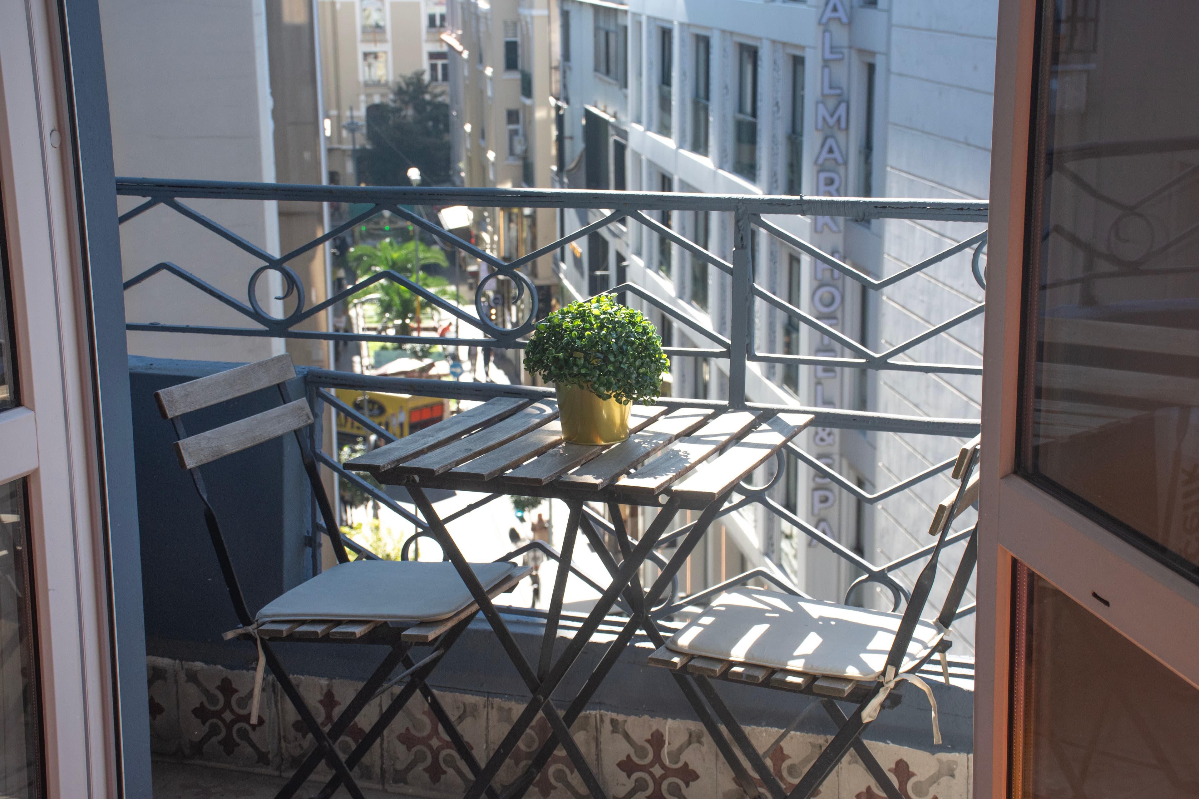 4min to Osmanbey 2 BR apart,4th floor with balcony — image 6