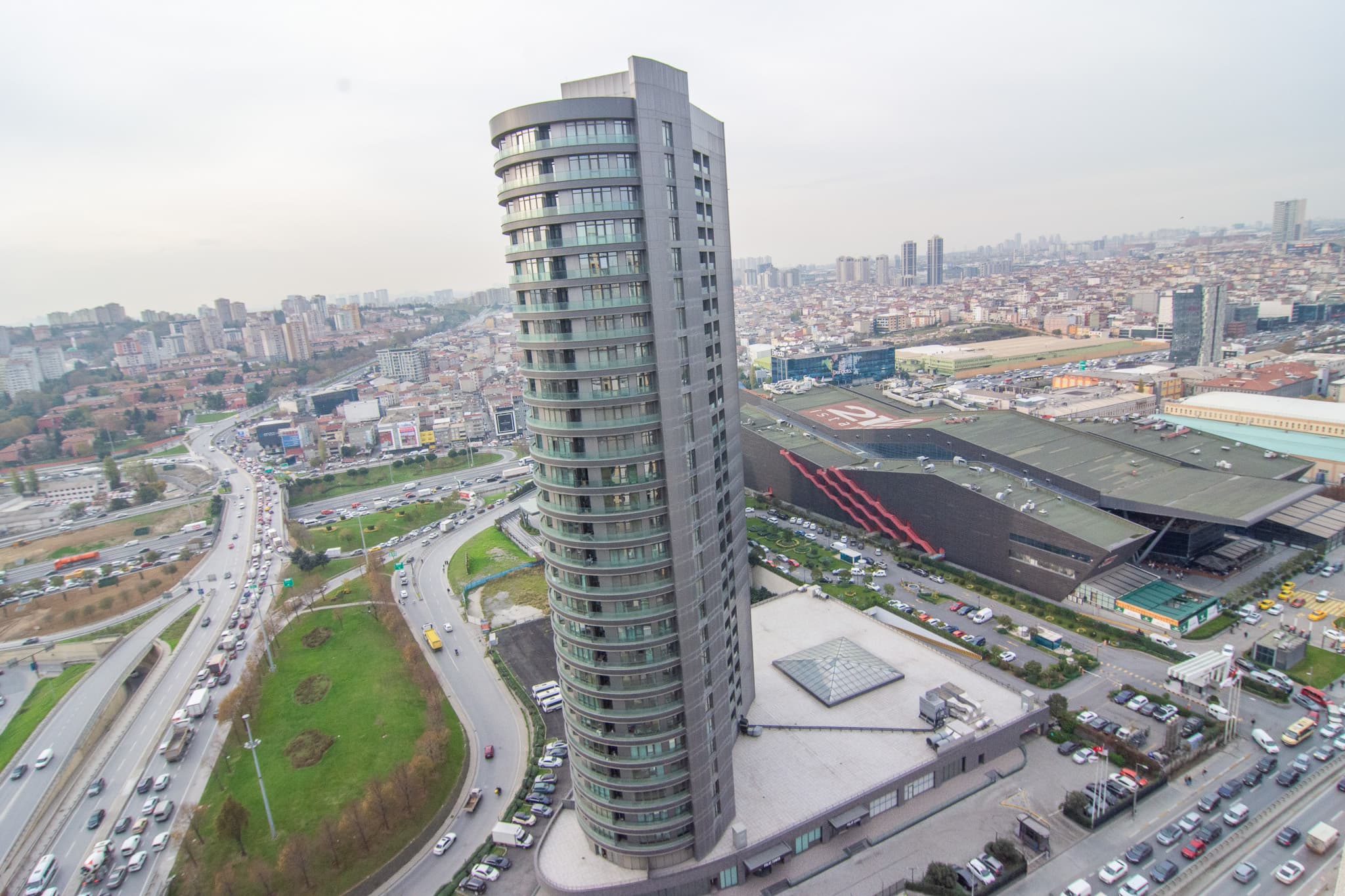 Spacious 1BR with City View — image 19