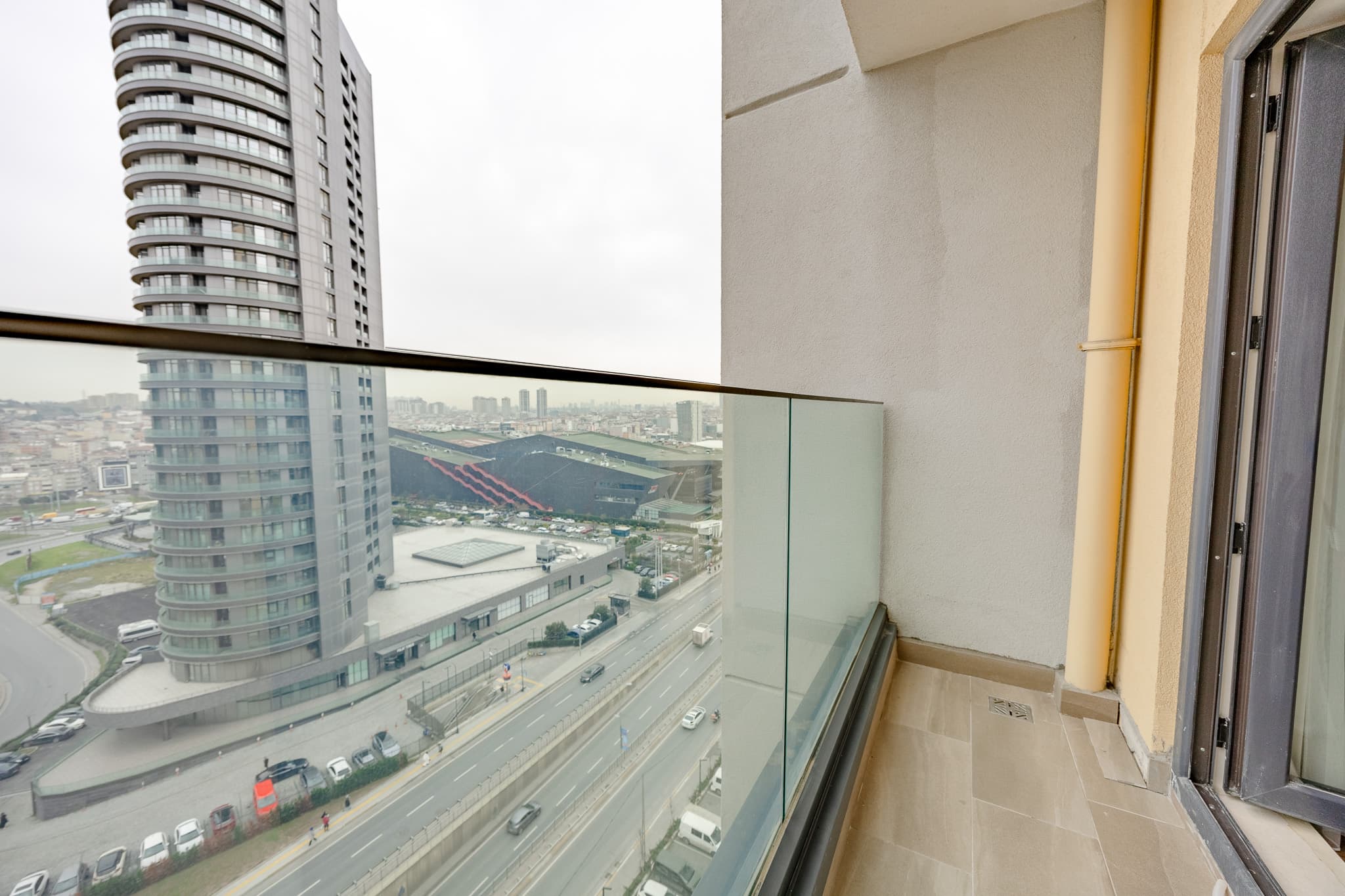Spacious 1BR with City View ، شقة مفروشة في Bağcılar, Istanbul — image 27