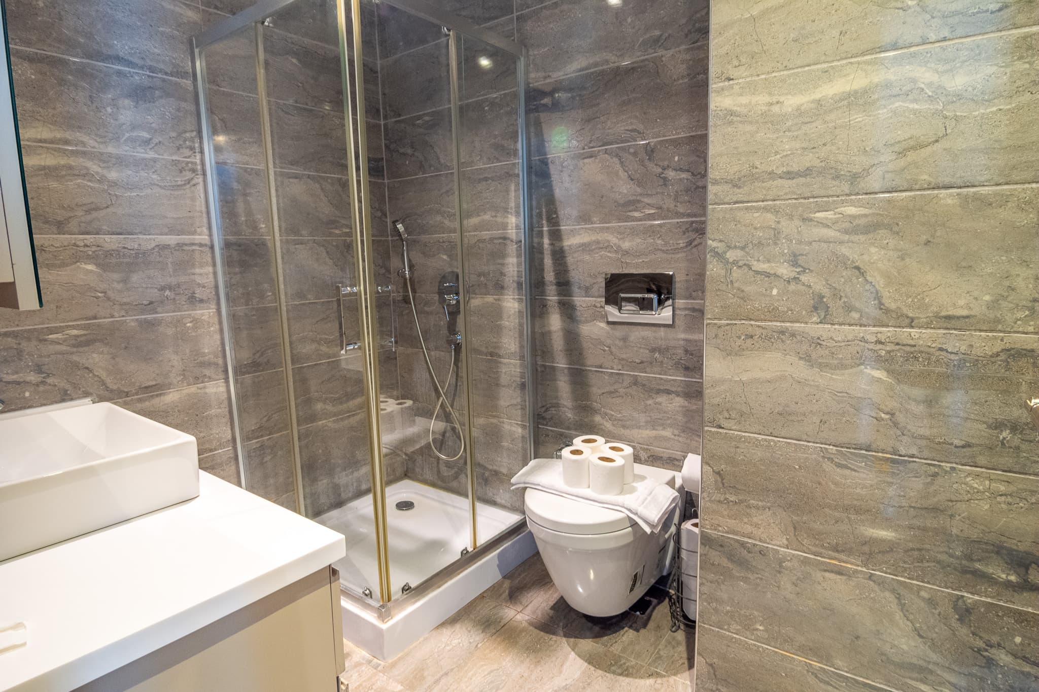2-Bedroom Escape with city view, apartamento amueblado en Bağcılar, Istanbul — image 22