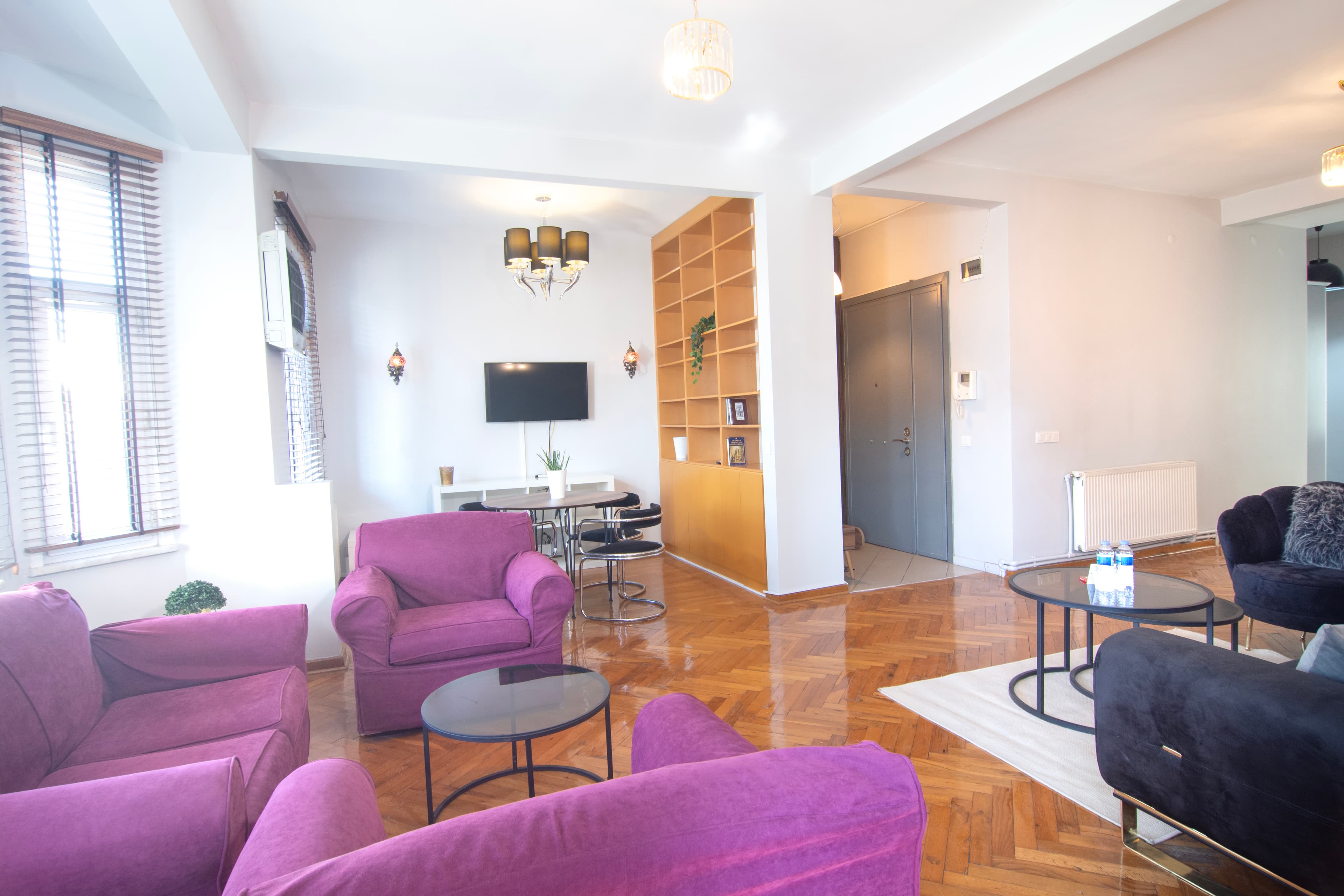 4min to Osmanbey 2 BR apart,4th floor with balcony — image 3