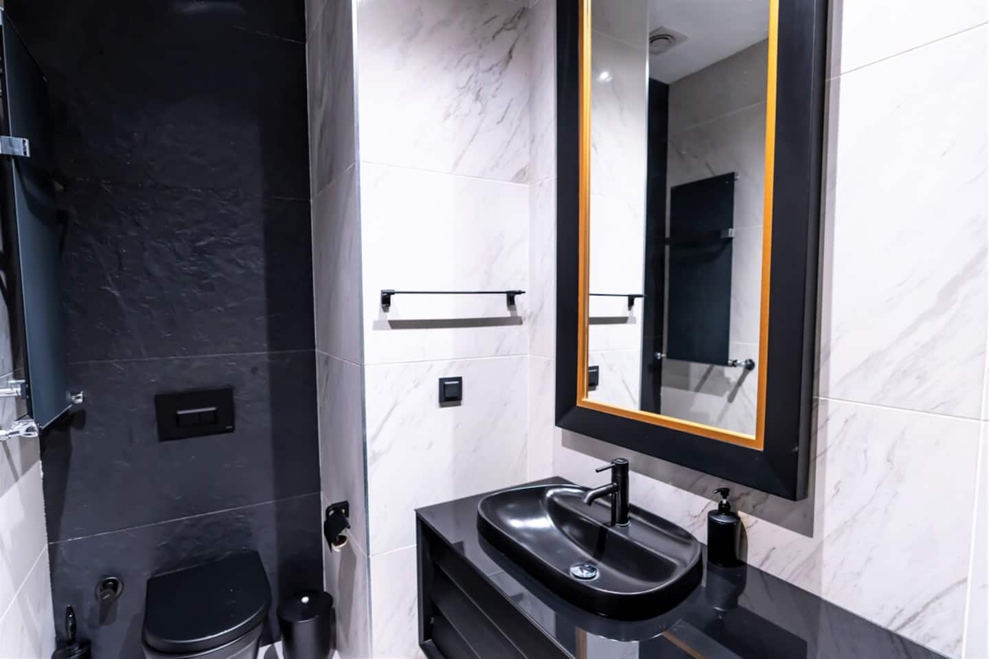 Bright and Modern Apt with Stunning City View, möbliertes Apartment in Beyoğlu, Istanbul — image 8