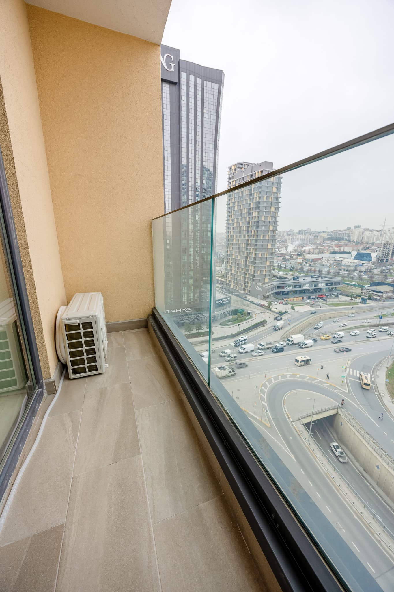 Spacious 1BR with City View ، شقة مفروشة في Bağcılar, Istanbul — image 28