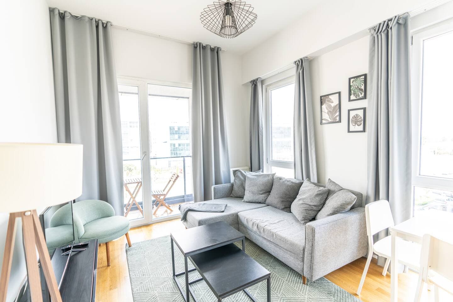 Near Airport Metro 1-Bdr Apt  Wi-Fi/Pool/Gym, möbliertes Apartment in Kağıthane, Istanbul — image 2