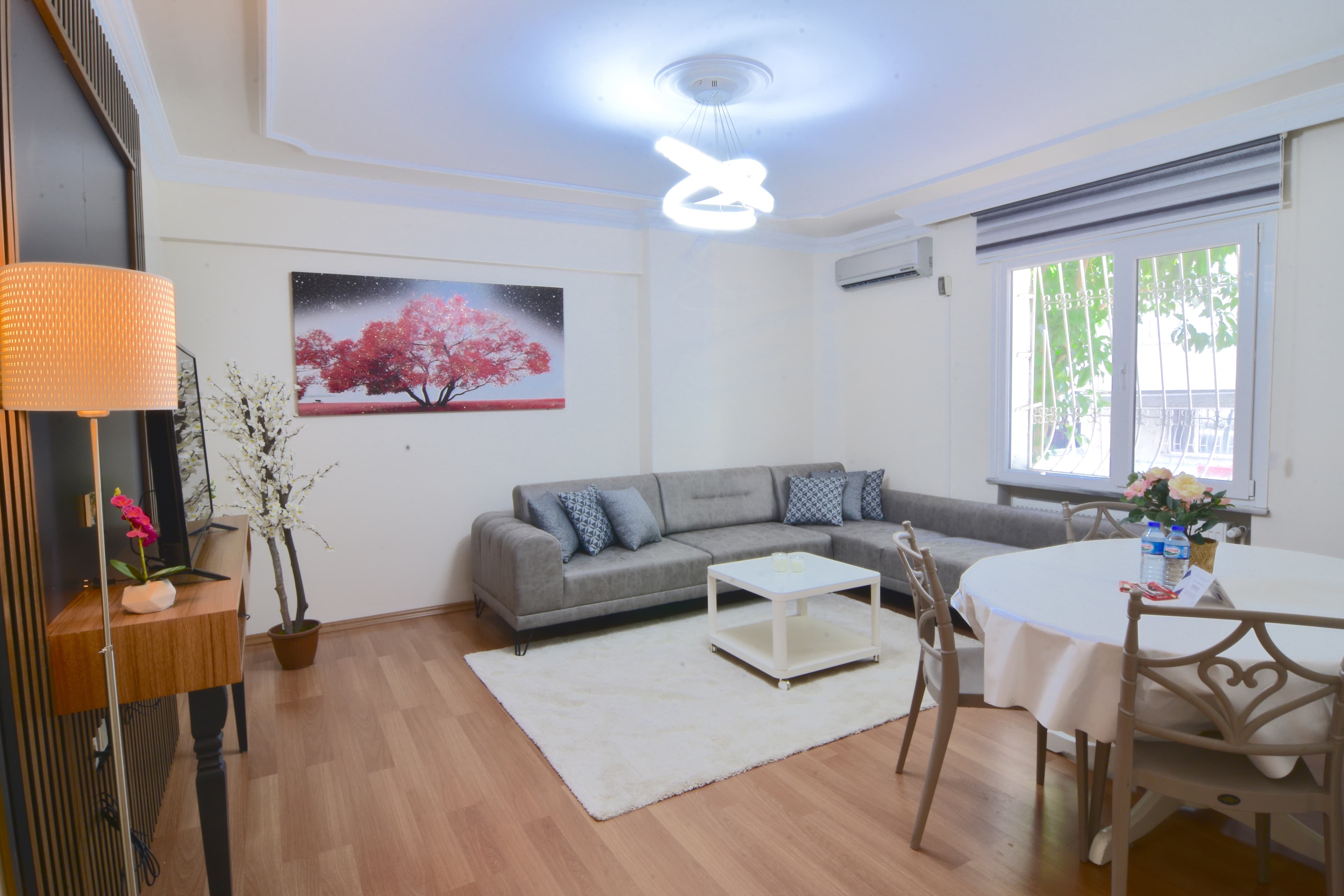 Cozy 3BR Retreat: Modern Comfort — image 3